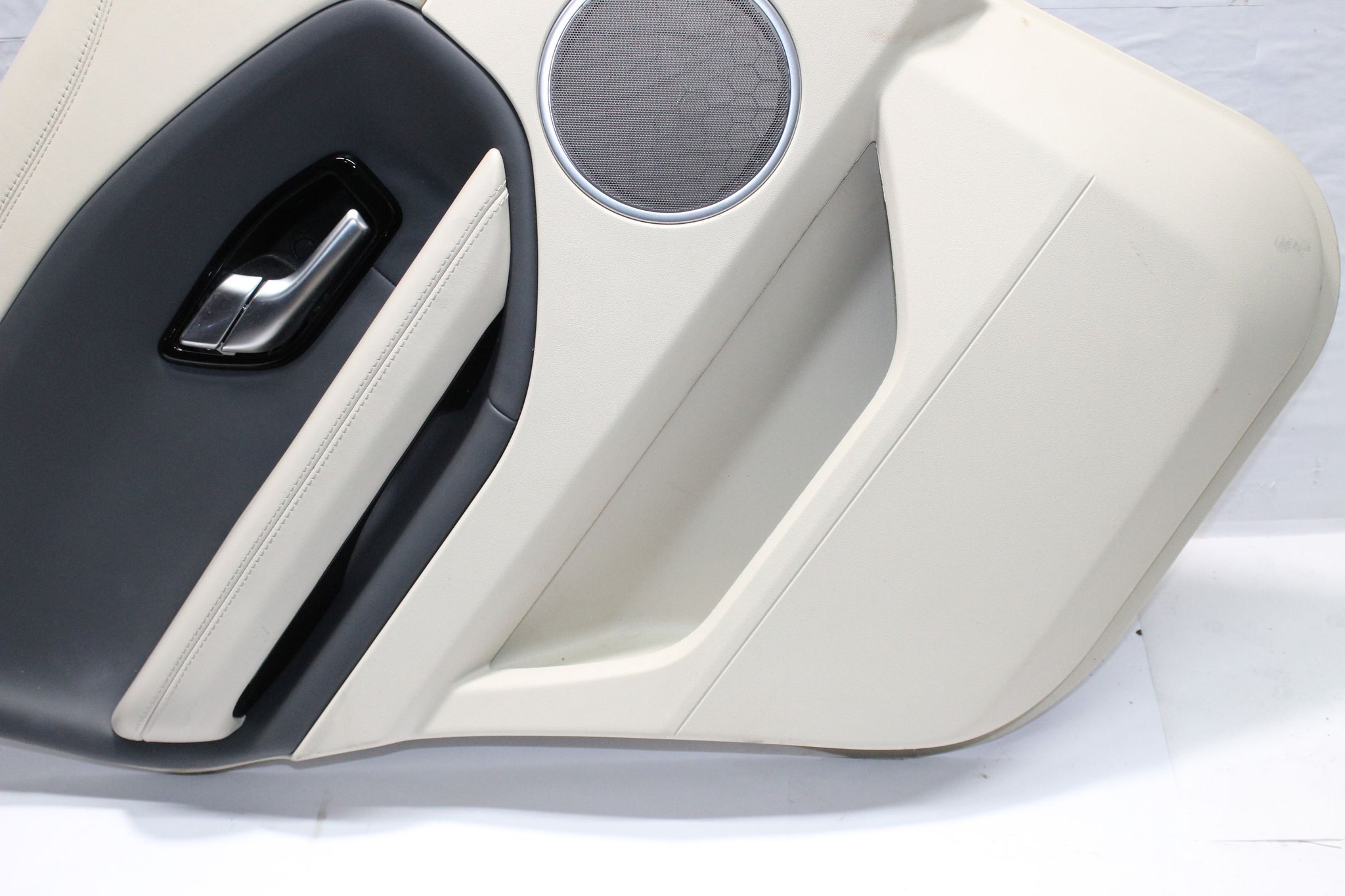 2015 RANGE ROVER EVOQUE Left side Rear Door Card