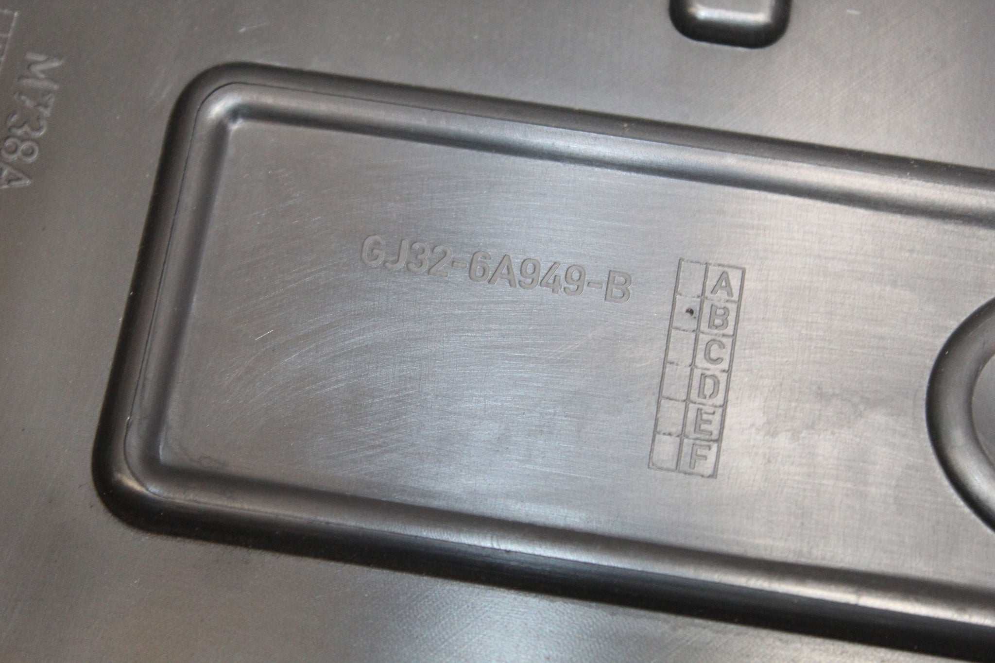2015 RANGE ROVER EVOQUE 2.2 Engine Top Cover GJ32-6A949-B