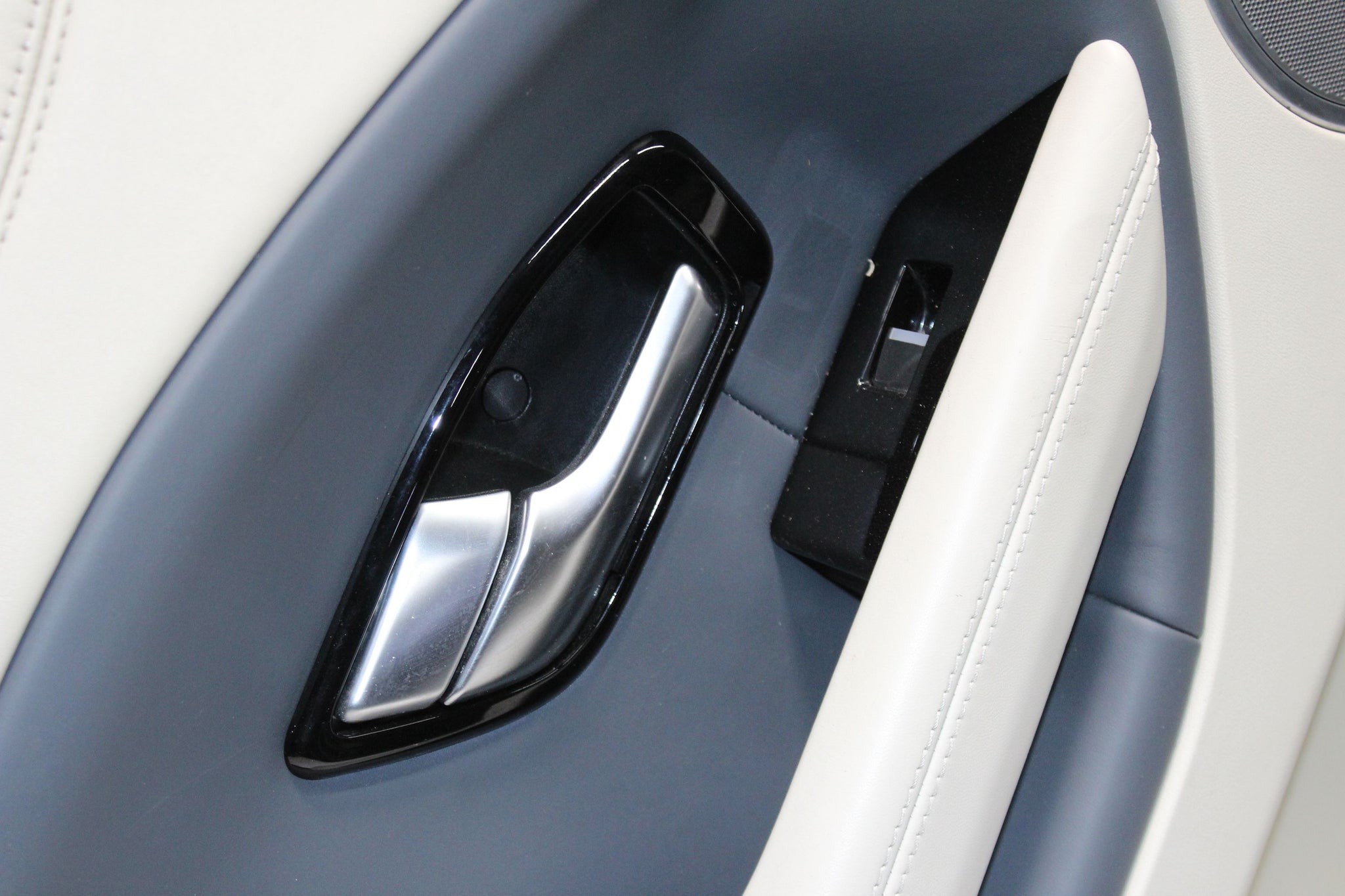 2015 RANGE ROVER EVOQUE Left side Rear Door Card