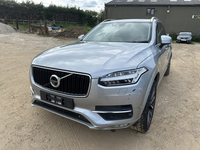 VARIETY OF VOLVOS BREAKING FOR PARTS