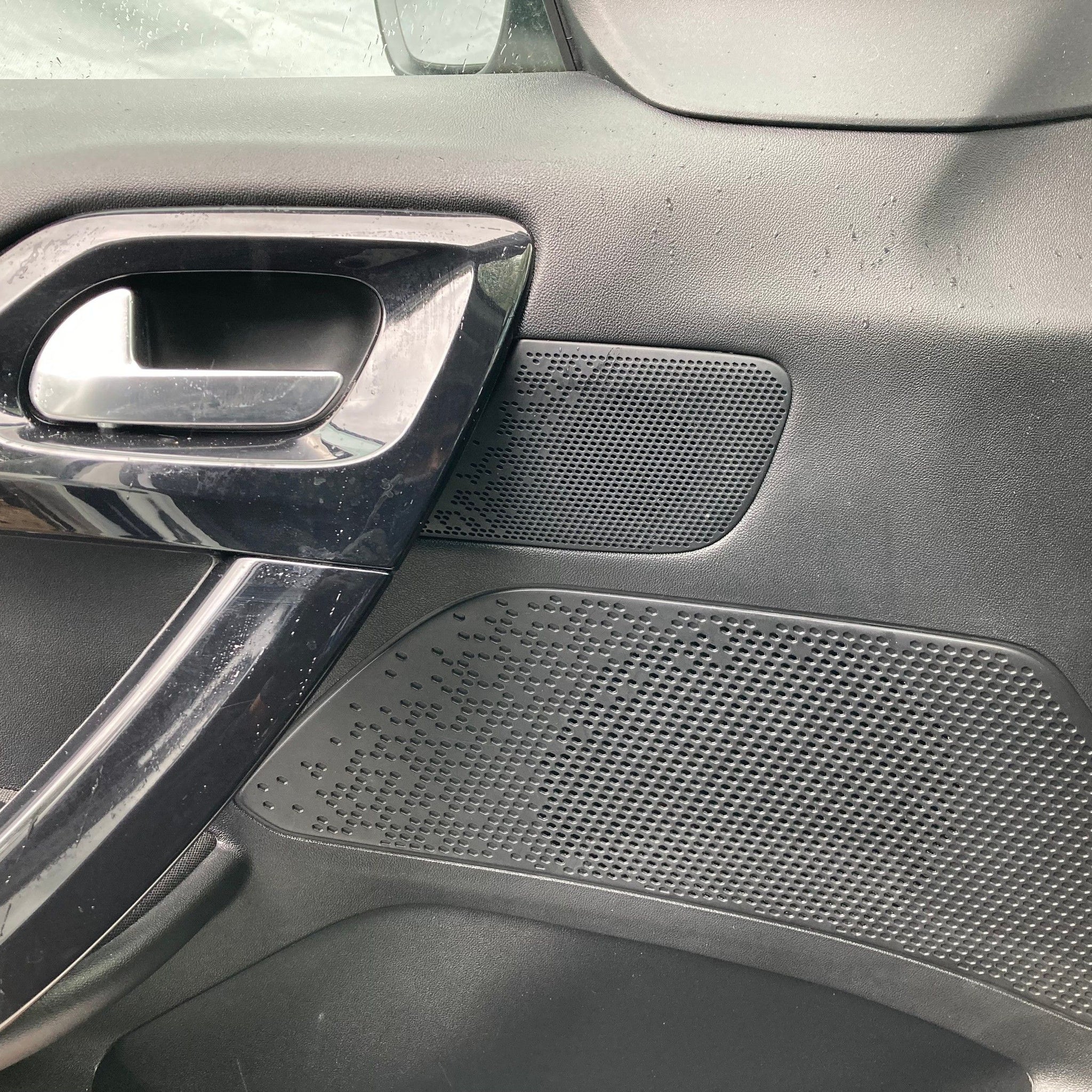 2018 PEUGEOT 208 Passenger side Front Complete Door EWP WHITE