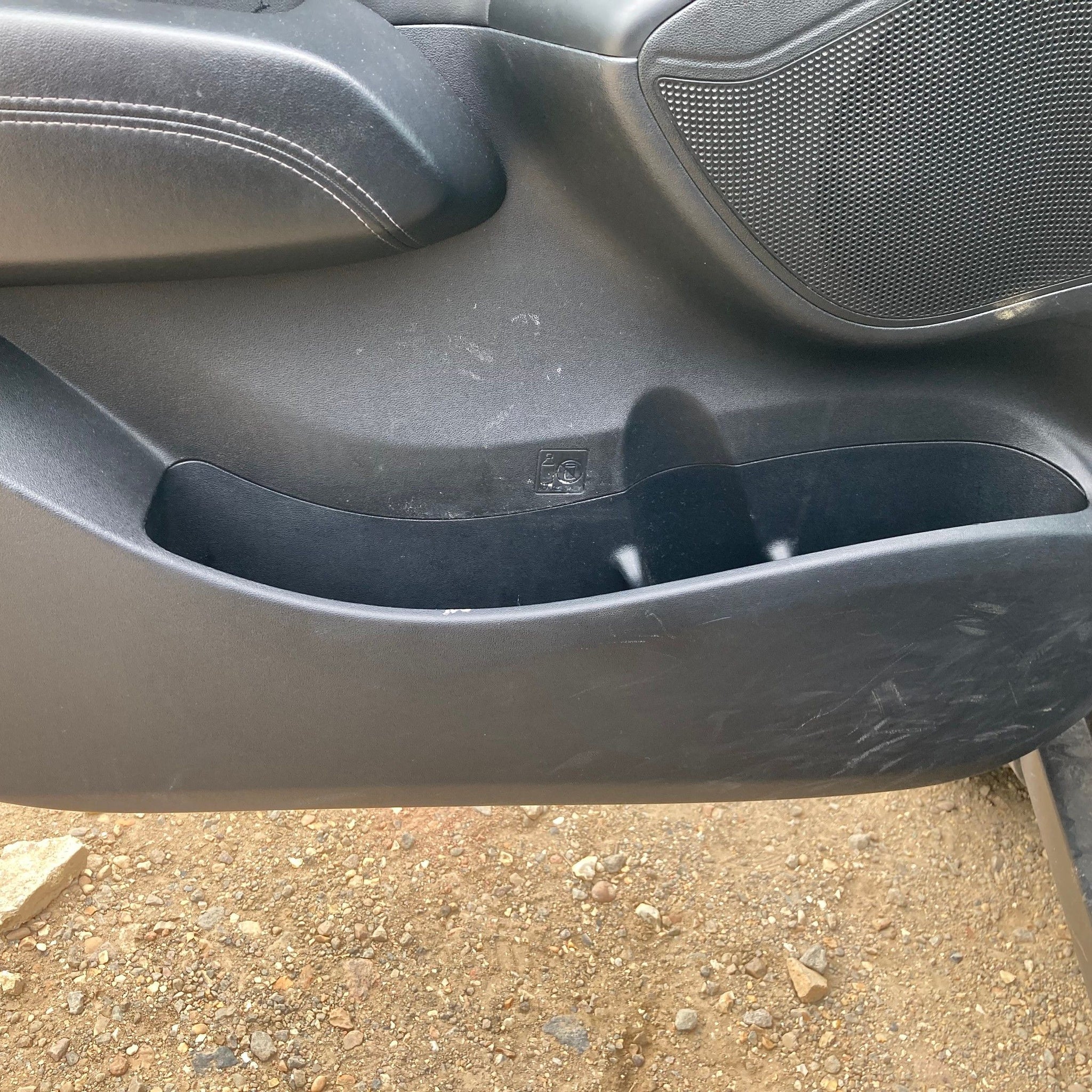 2013 HYUNDAI IX35 Passenger side Front Complete Door GREY