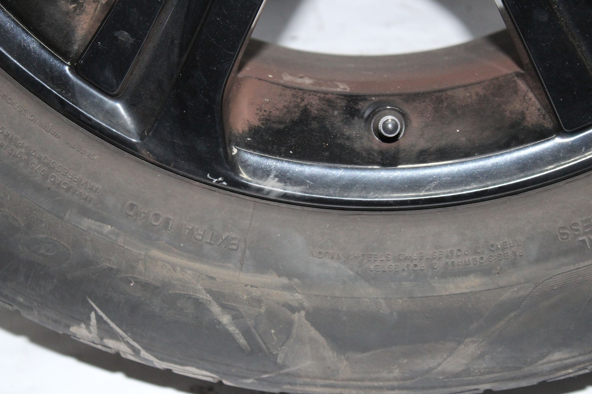 2012 VOLVO XC60 Alloy Wheel with Tyre 235 / 60 R18 3.3MM