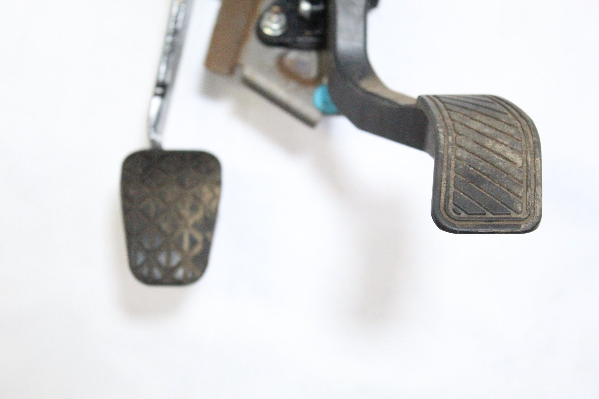2008 MAZDA 2 1.3 Brake Pedal and Accelerator Pedal