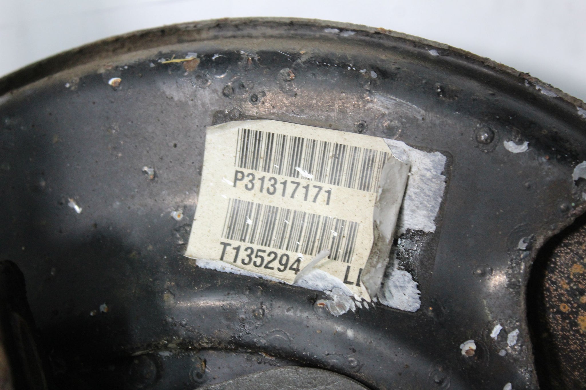 2010 VOLVO XC90 2.4 Left side Rear Wheel Hub