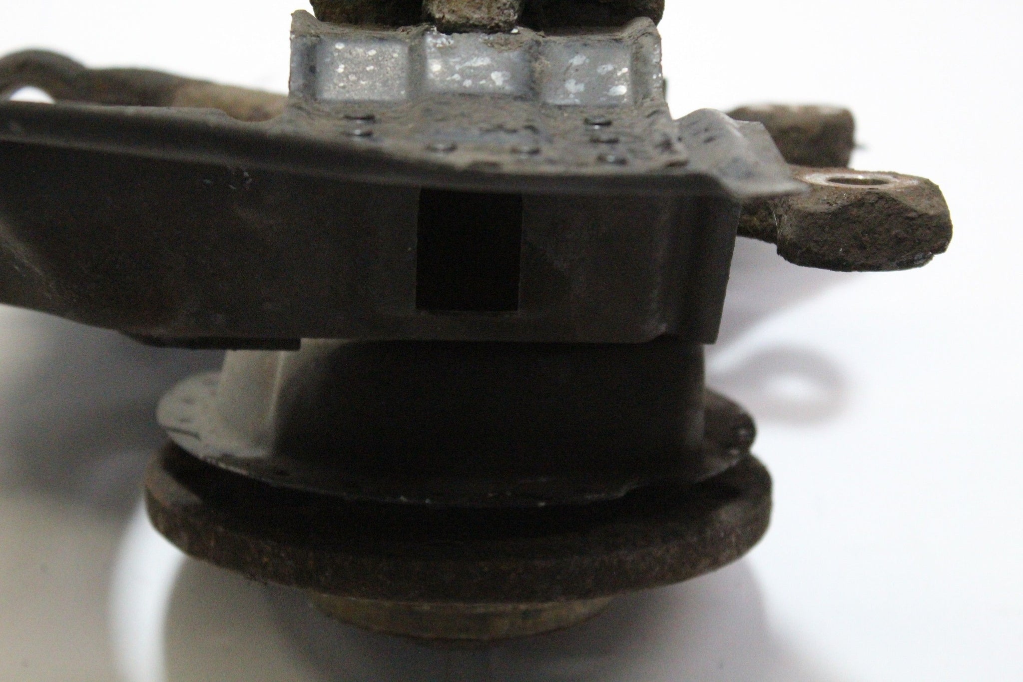 2006 BMW Z4 2.0 Left side Front Wheel Hub