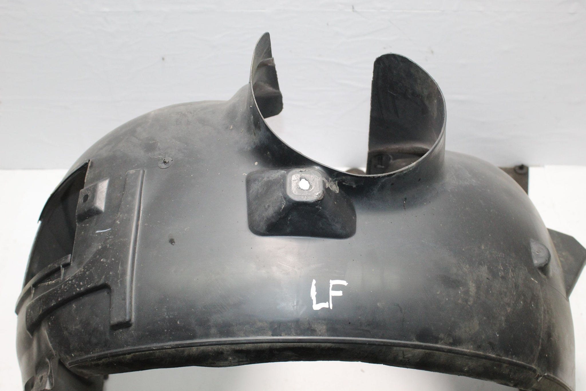 2012 MERCEDES B CLASS W246 LEFT SIDE FRONT SPLASH GUARD