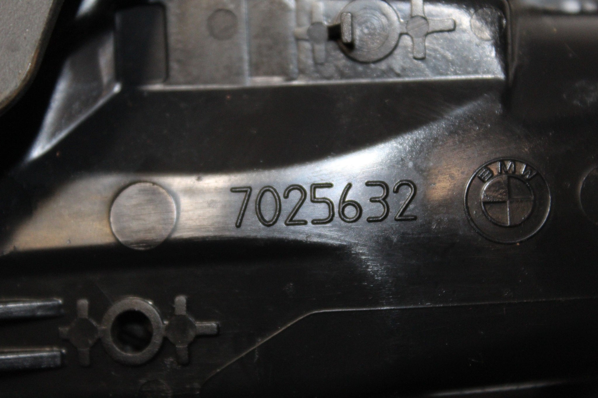 2006 BMW Z4 Right side Air Vent and Cup Holder 7025632