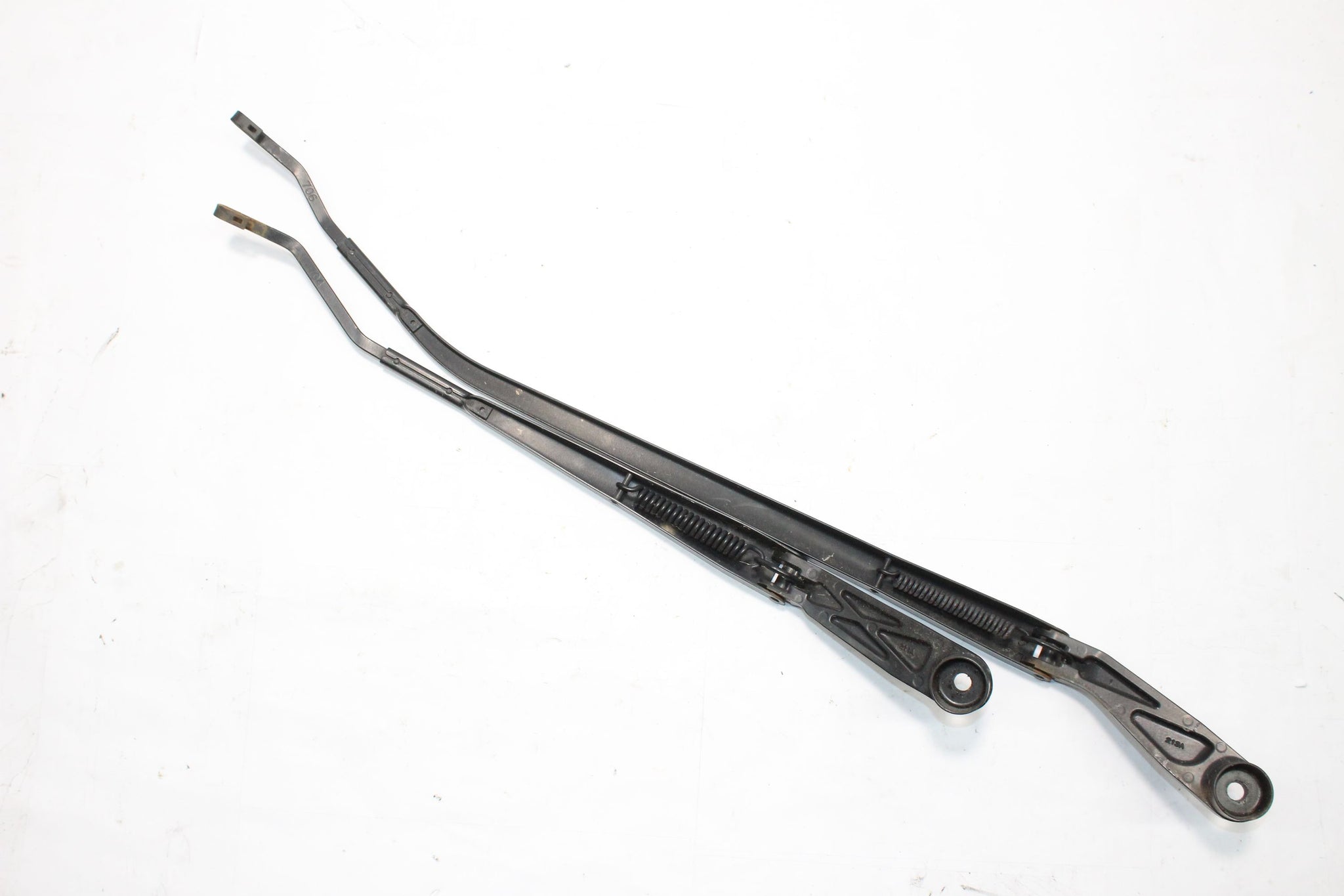 2013 SUZUKI SX4 S-CROSS FRONT WIPER ARMS (PAIR)