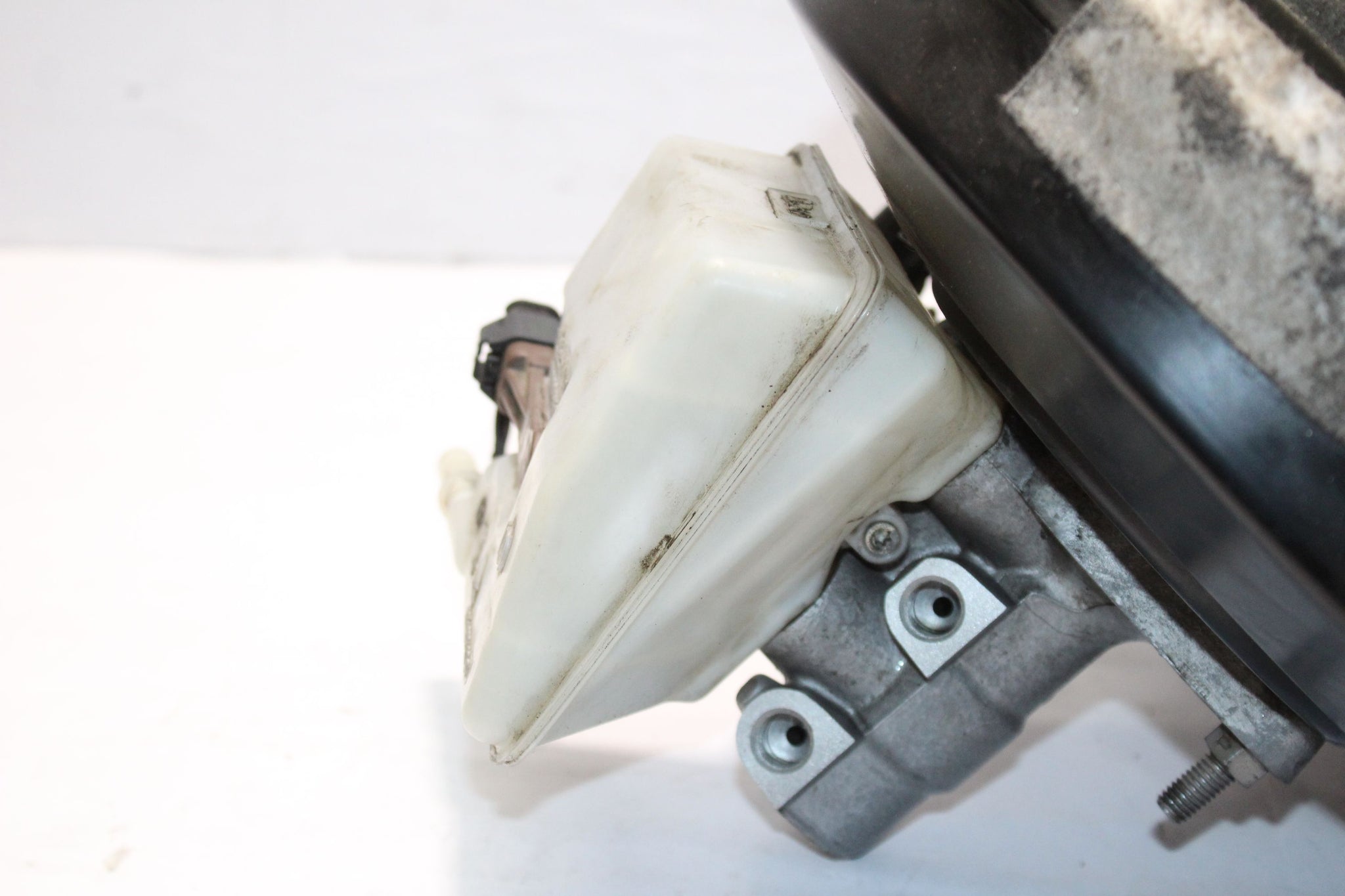 2014 PEUGEOT 5008 1.6 Brake Servo Master Cylinder 9808358980