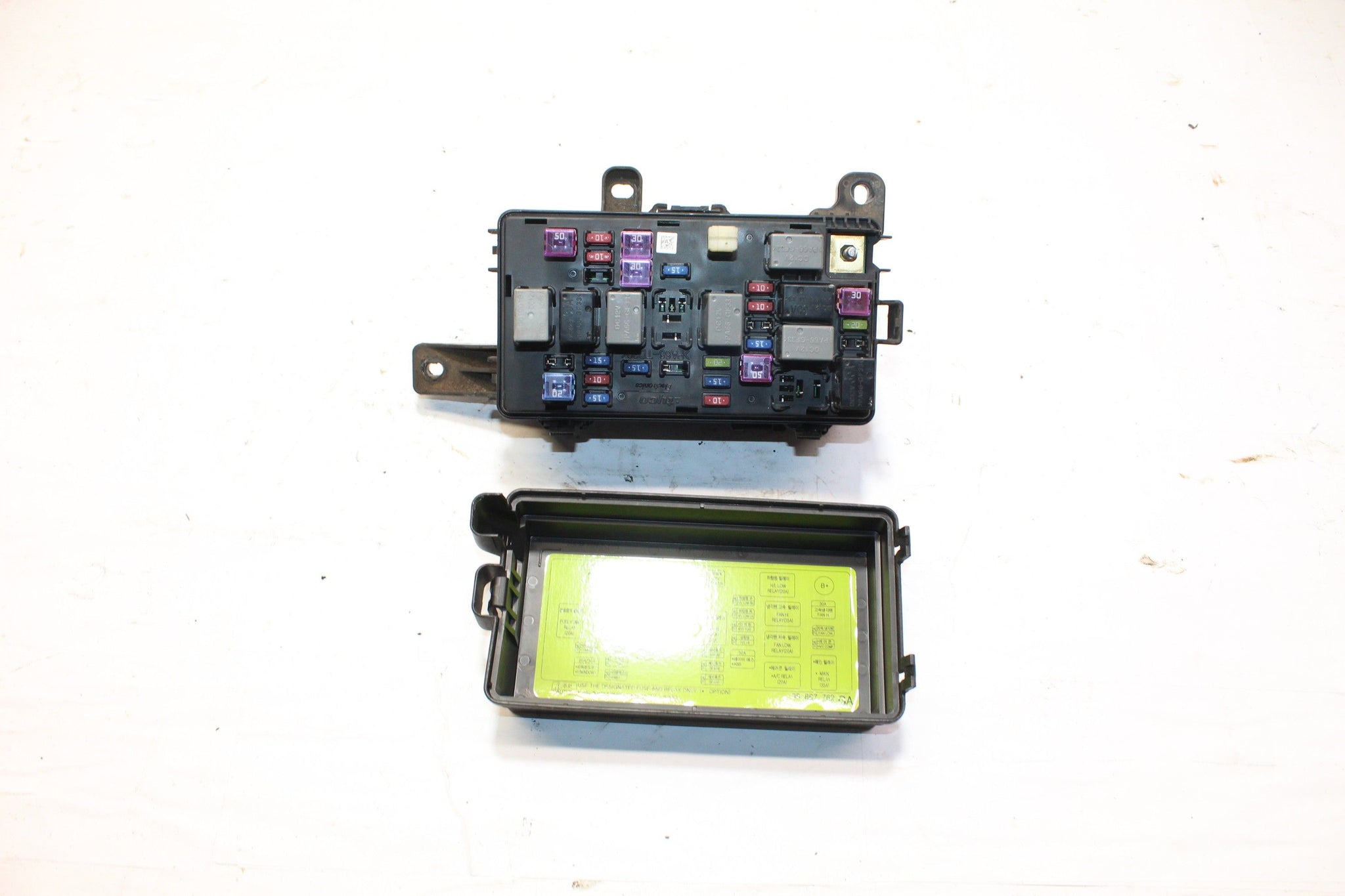 2010 Chevrolet Aveo 1.2 Engine Fuse Box