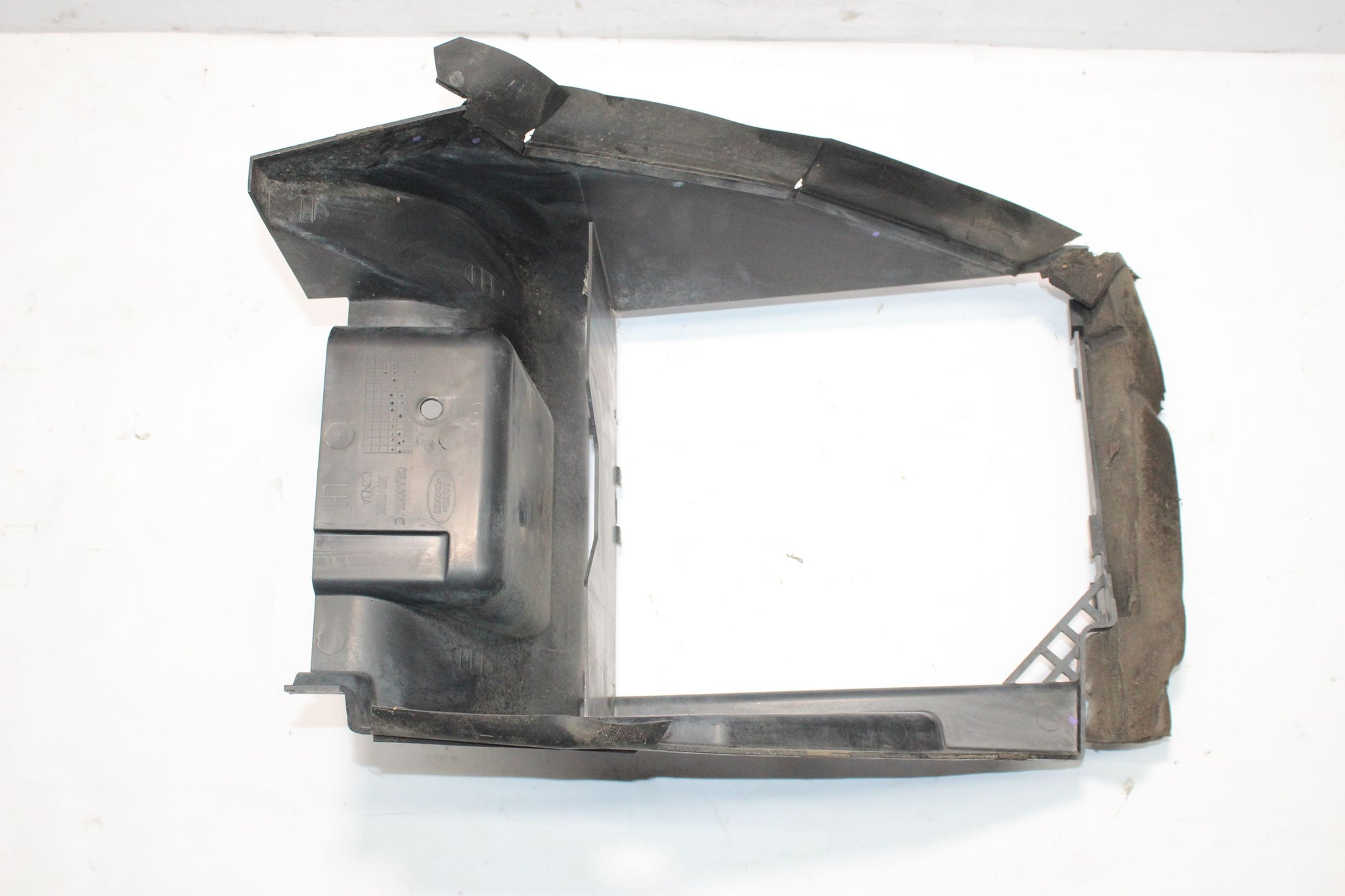 2014 RANGE ROVER VOGUE L405 Left side Intercooler Air Duct Panel CPLA-8C465-AC