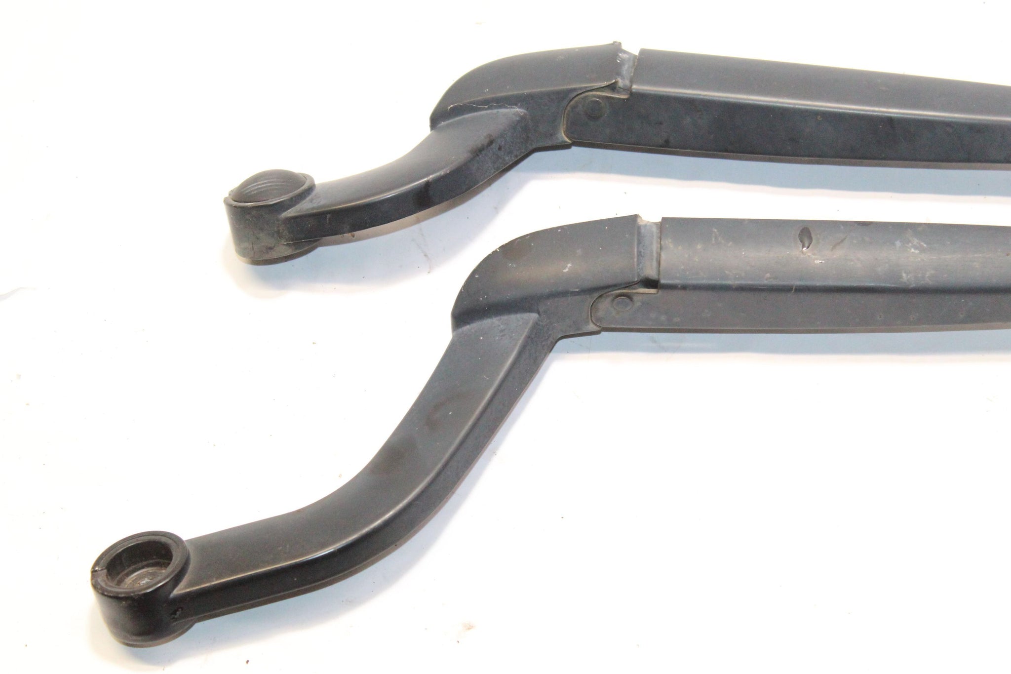 2009 LAND ROVER DISCOVERY 4 Wiper Arm Pair