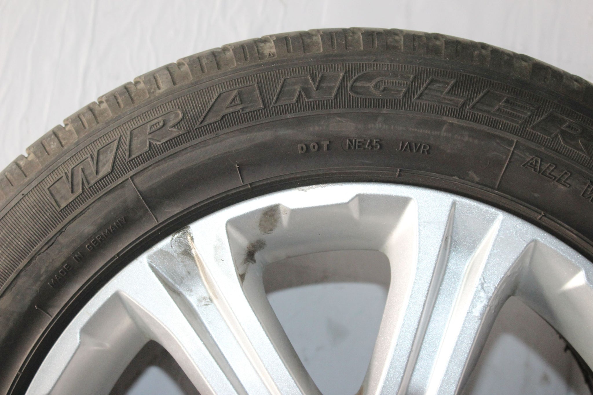 2016 RANGE ROVER EVOQUE Alloy Wheel with Tyre 235 / 60 R18 5.5MM
