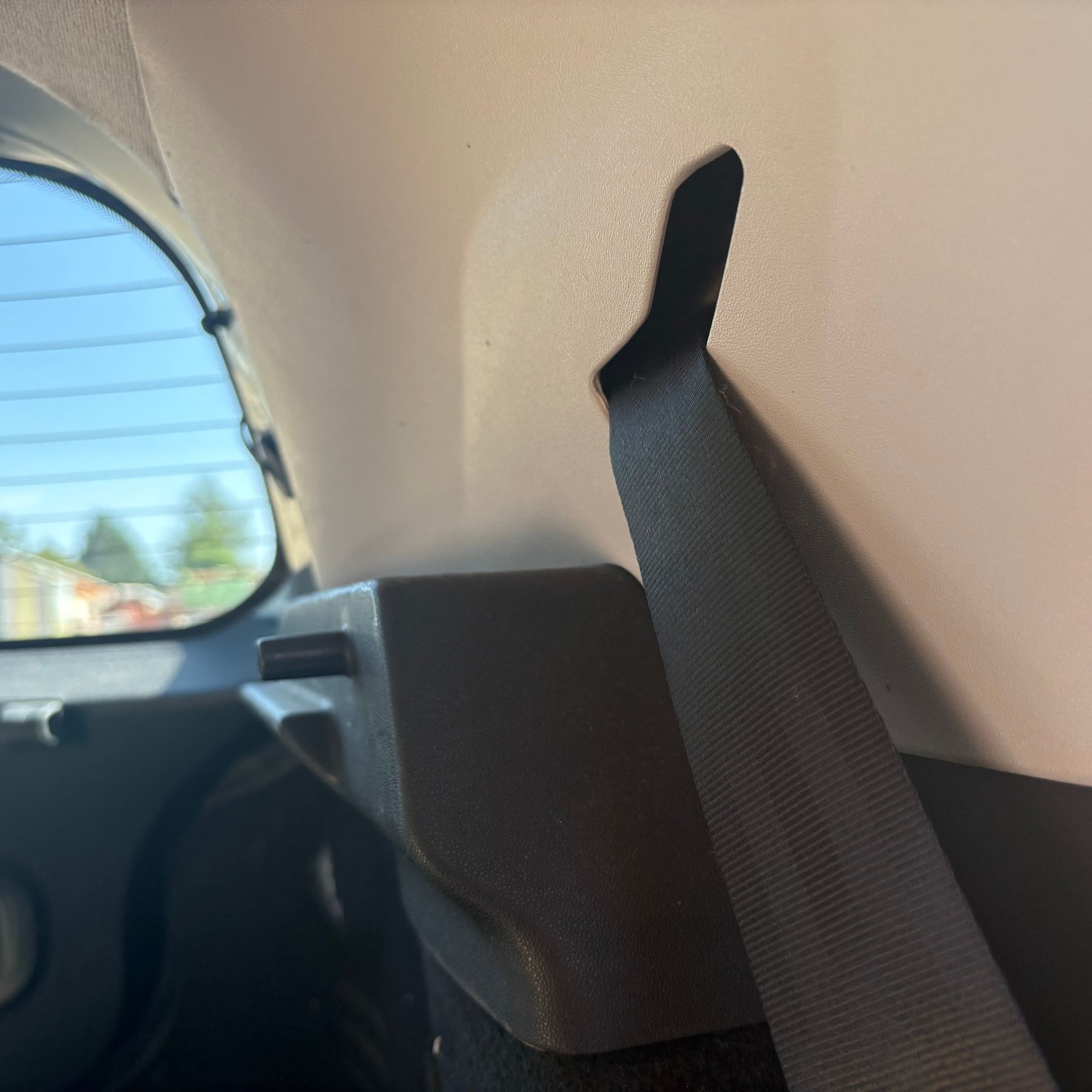 2018 CITROEN C4 CACTUS LEFT SIDE REAR SEAT BELT