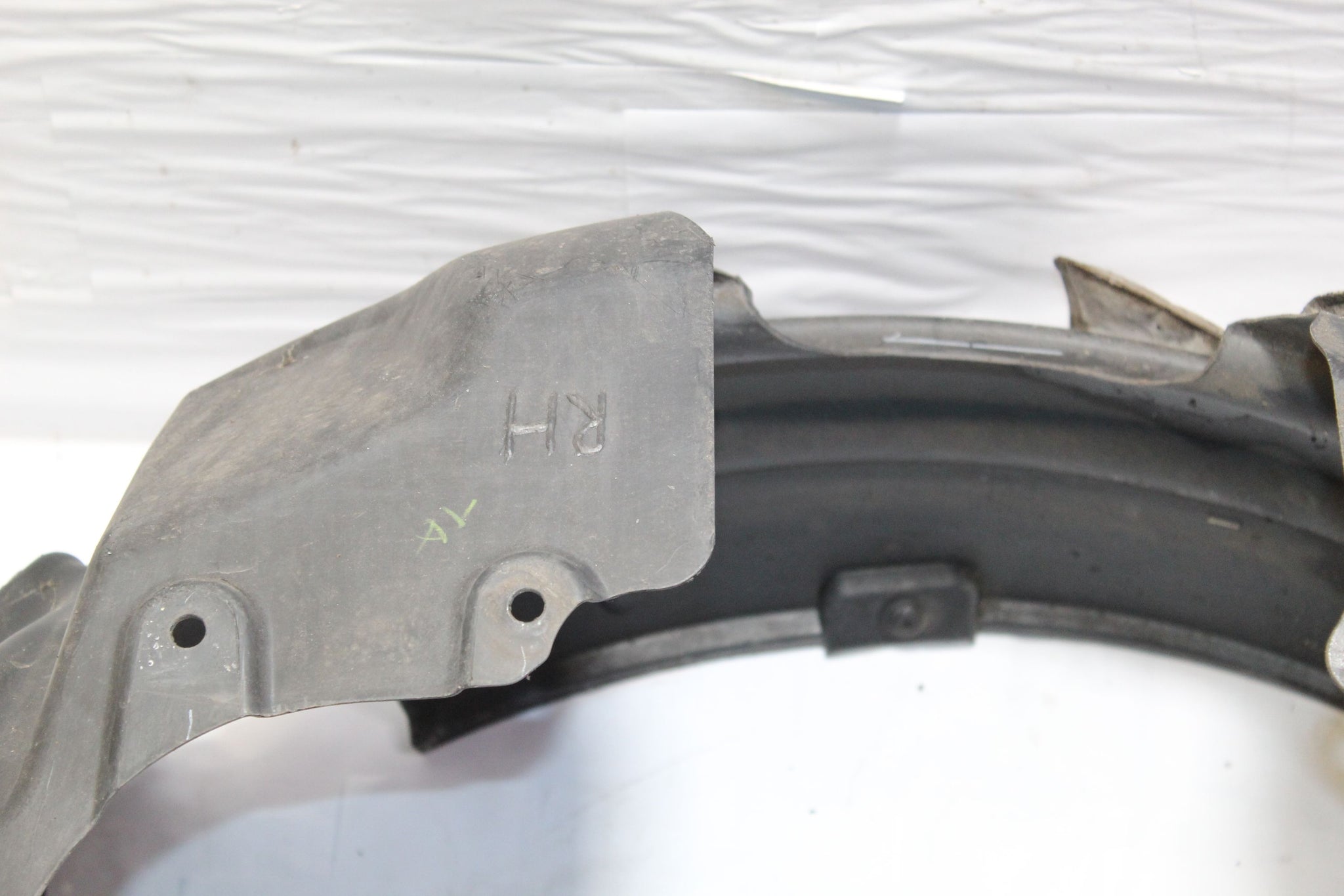 2016 FORD ECOSPORT Right side Front Splash Guard CN15-16114-AD