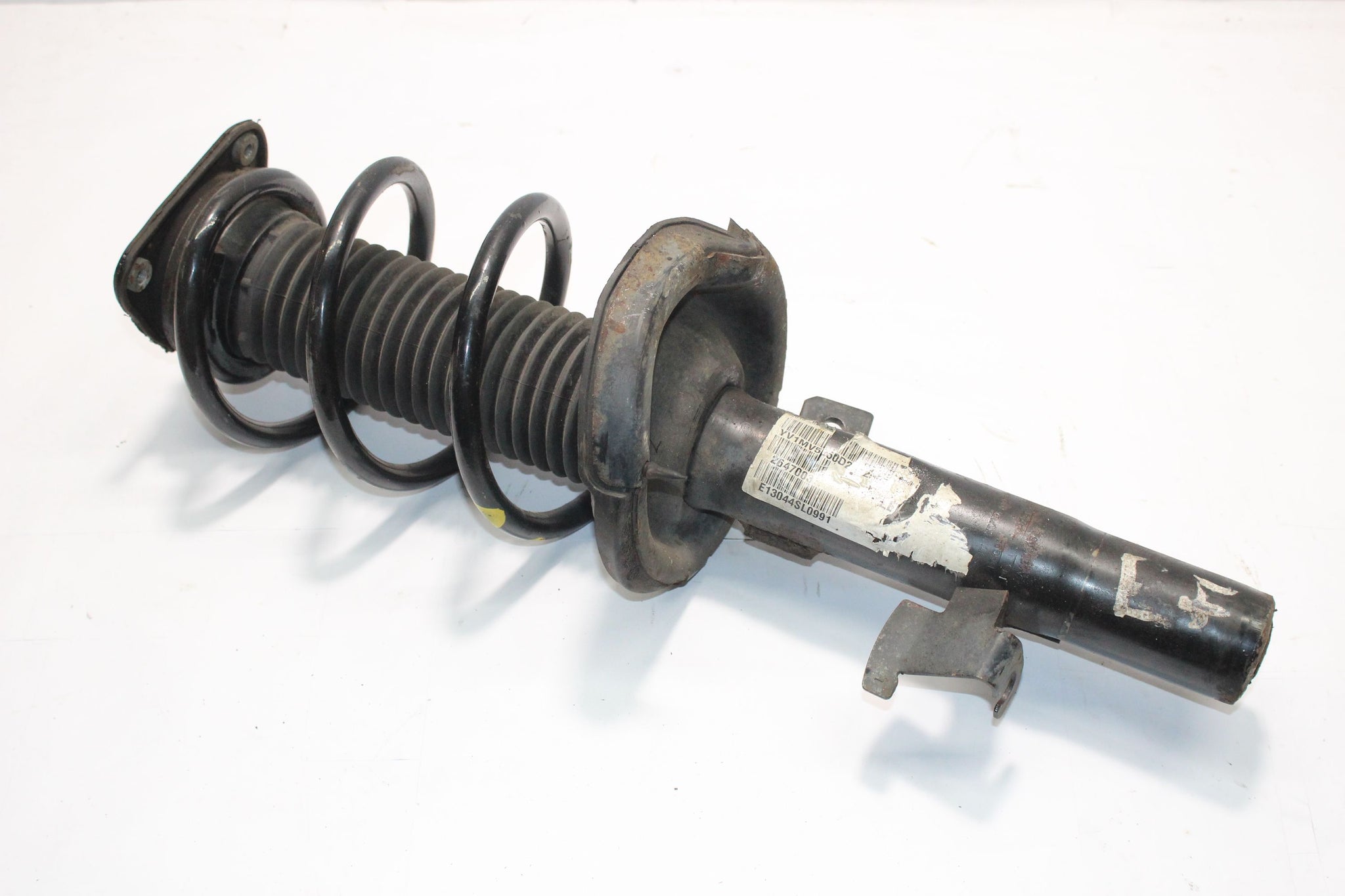 2013 VOLVO V40 2.0 LEFT SIDE FRONT SUSPENSION LEG STRUT