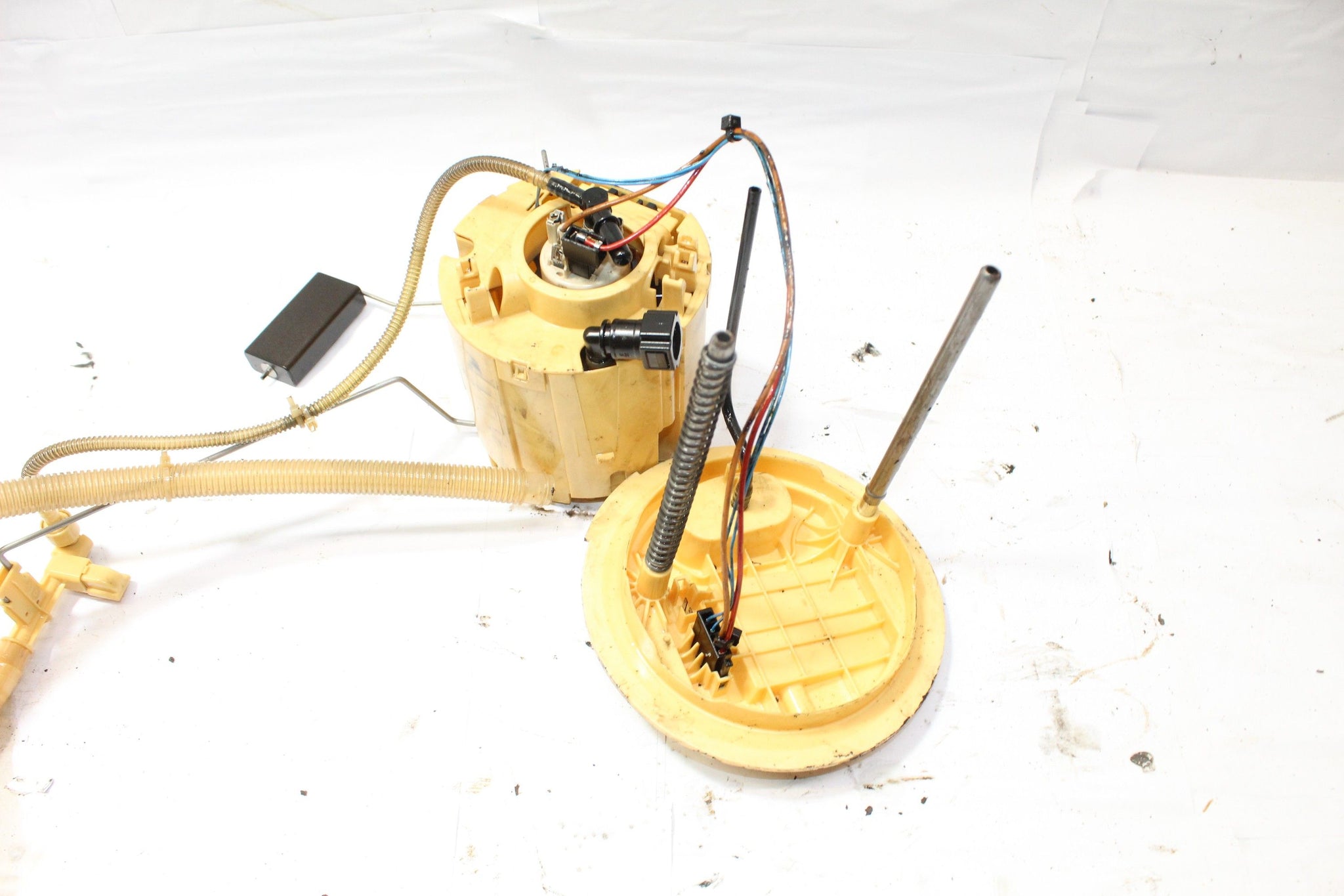 2007 Mercedes R Class W251 3.0 fuel pump sender unit A2514700594