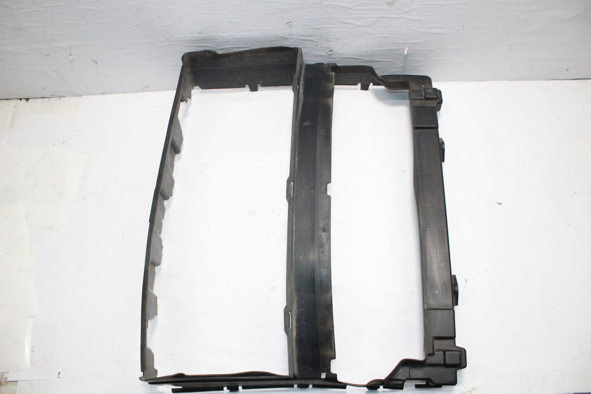 2014 RANGE ROVER VOGUE L405 Radiator Air Intake Guide Panel CPLA-8C464-A