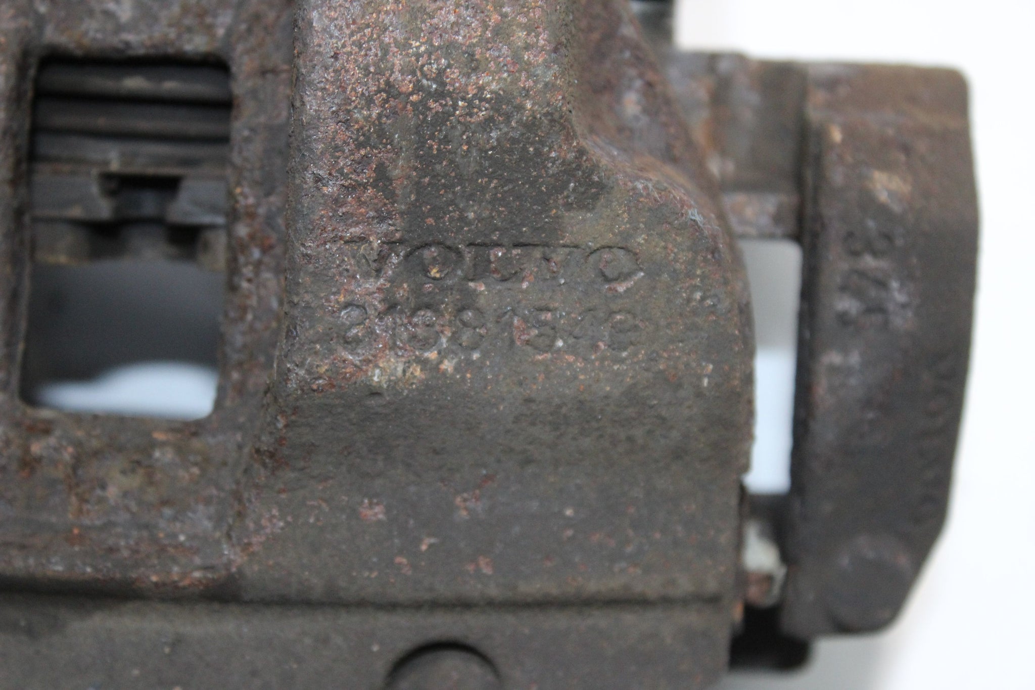 2015 VOLVO XC90 MK2 2.0 RIGHT SIDE FRONT BRAKE CALIPER