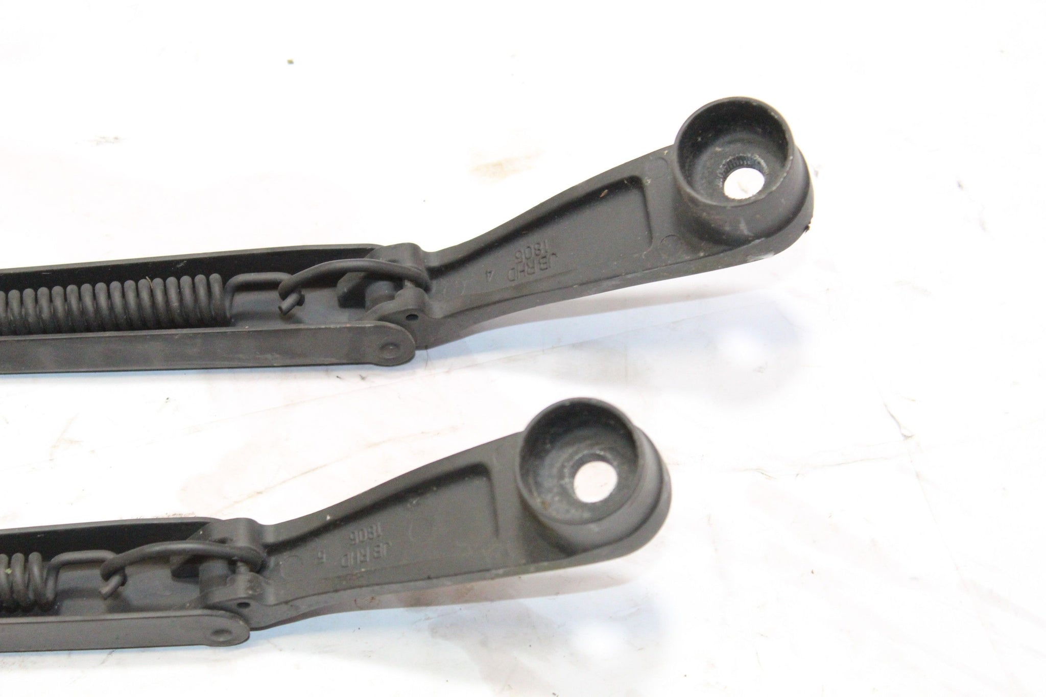 2009 KIA RIO Wiper Arm Pair