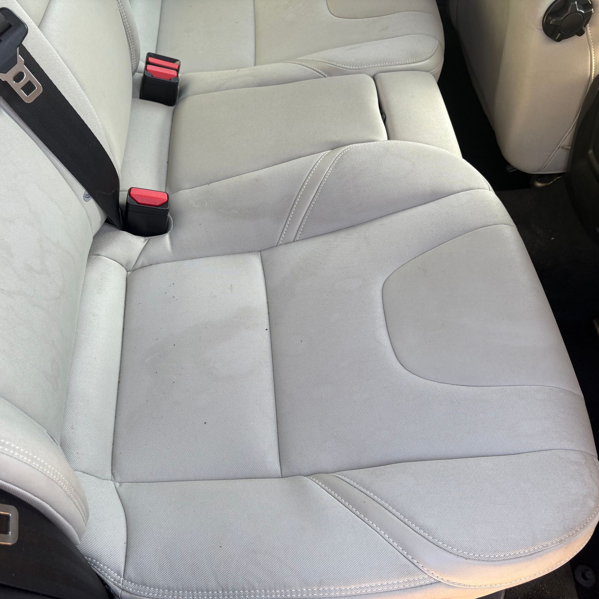 VOLVO V40 REAR SEATS 2013