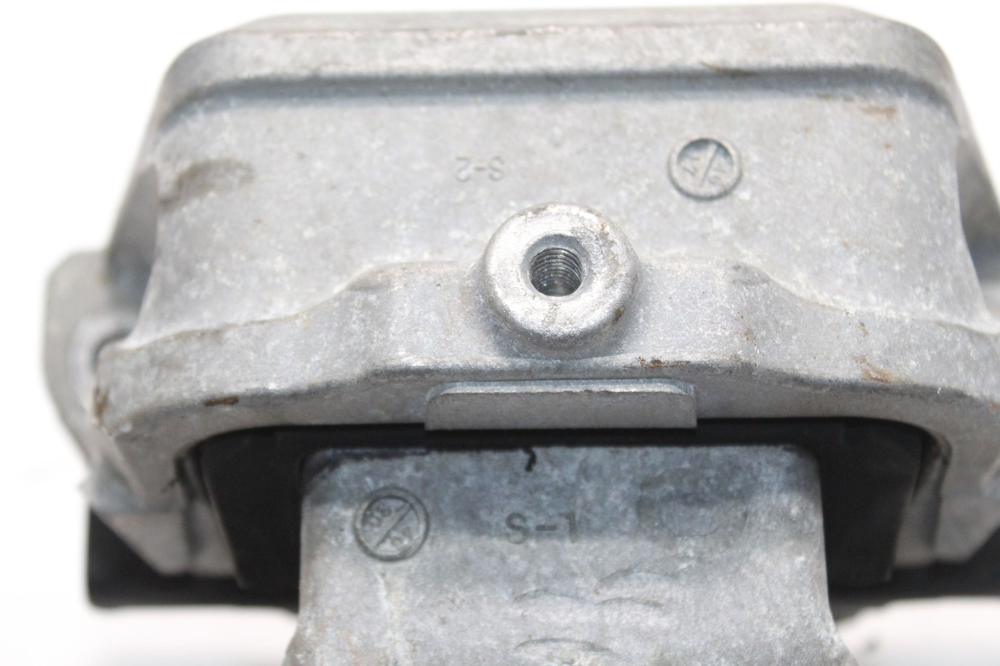 2014 MITSUBISHI OUTLANDER MK3 2.2 Engine Mount