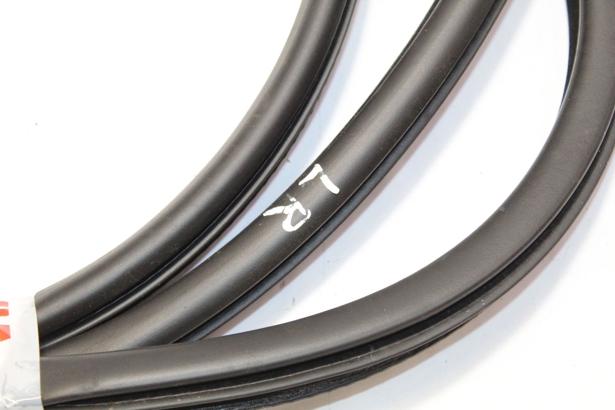 2011 RANGE ROVER VOGUE L322 Left side Rear Door Seal Rubber