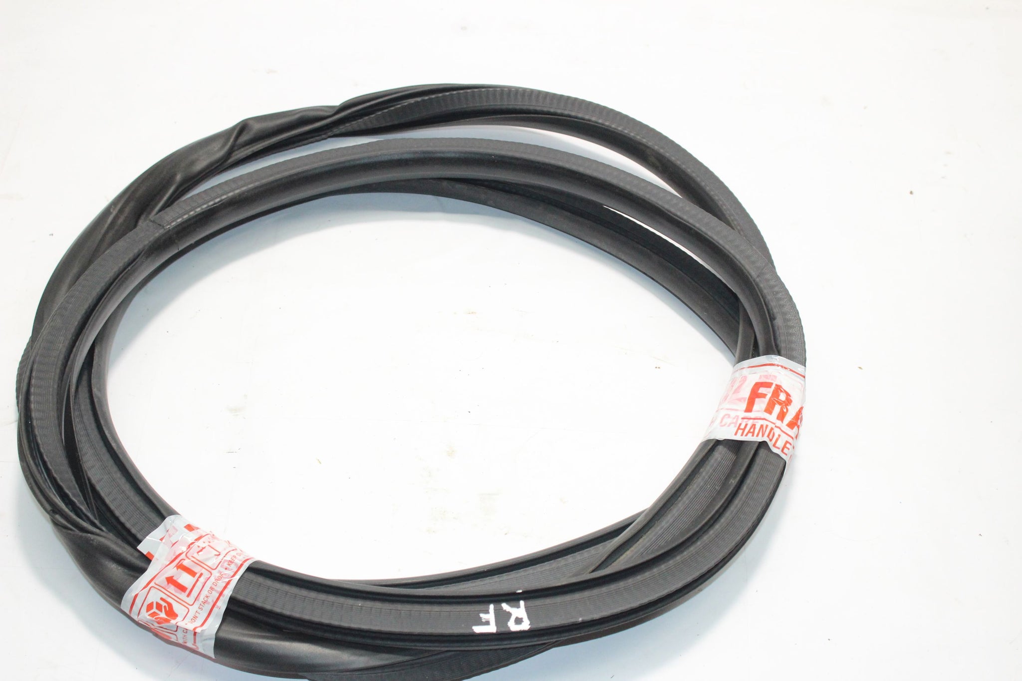 2014 VAUXHALL MOKKA RIGHT SIDE FRONT DOOR RUBBER SEAL