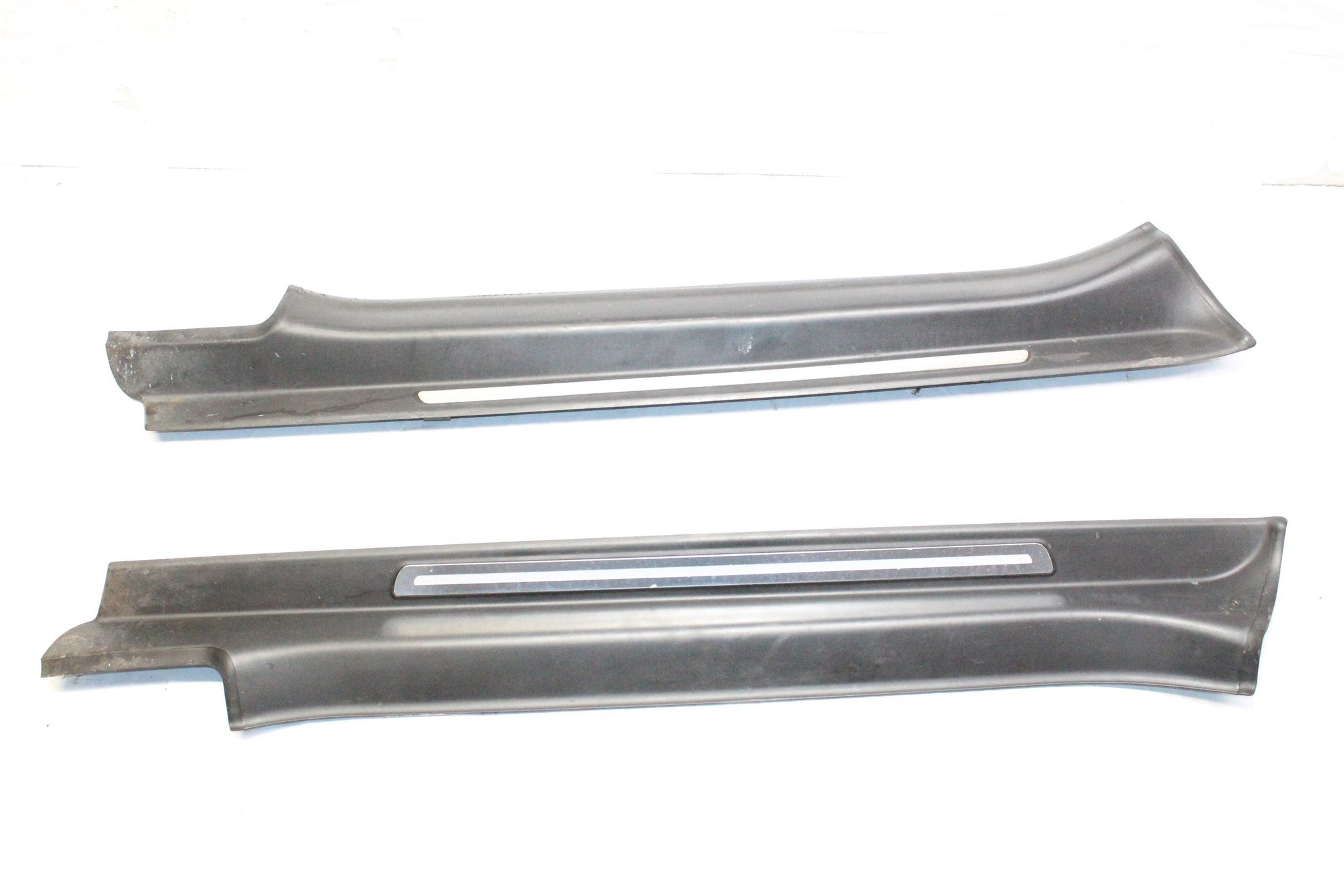 2008 Audi TT Front Kick Panel Body Sill Trim Pair 8J0853492G 8J0853491E