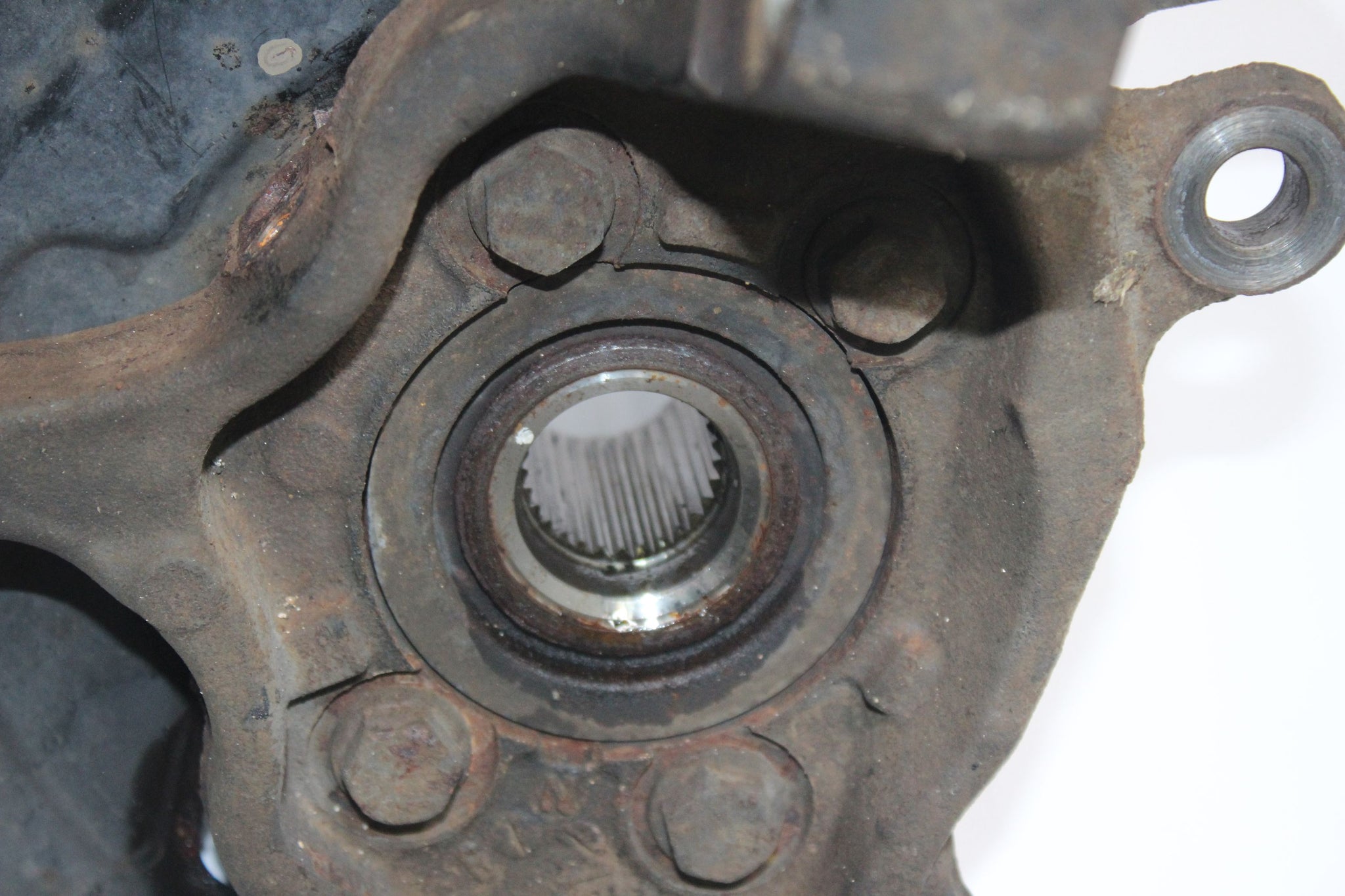 2012 NISSAN QASHQAI +2 1.5 Left side Front Wheel Hub
