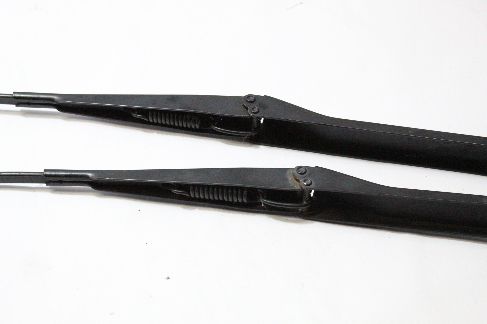 2006 BMW Z4 Front Windscreen Wiper Arm Pair
