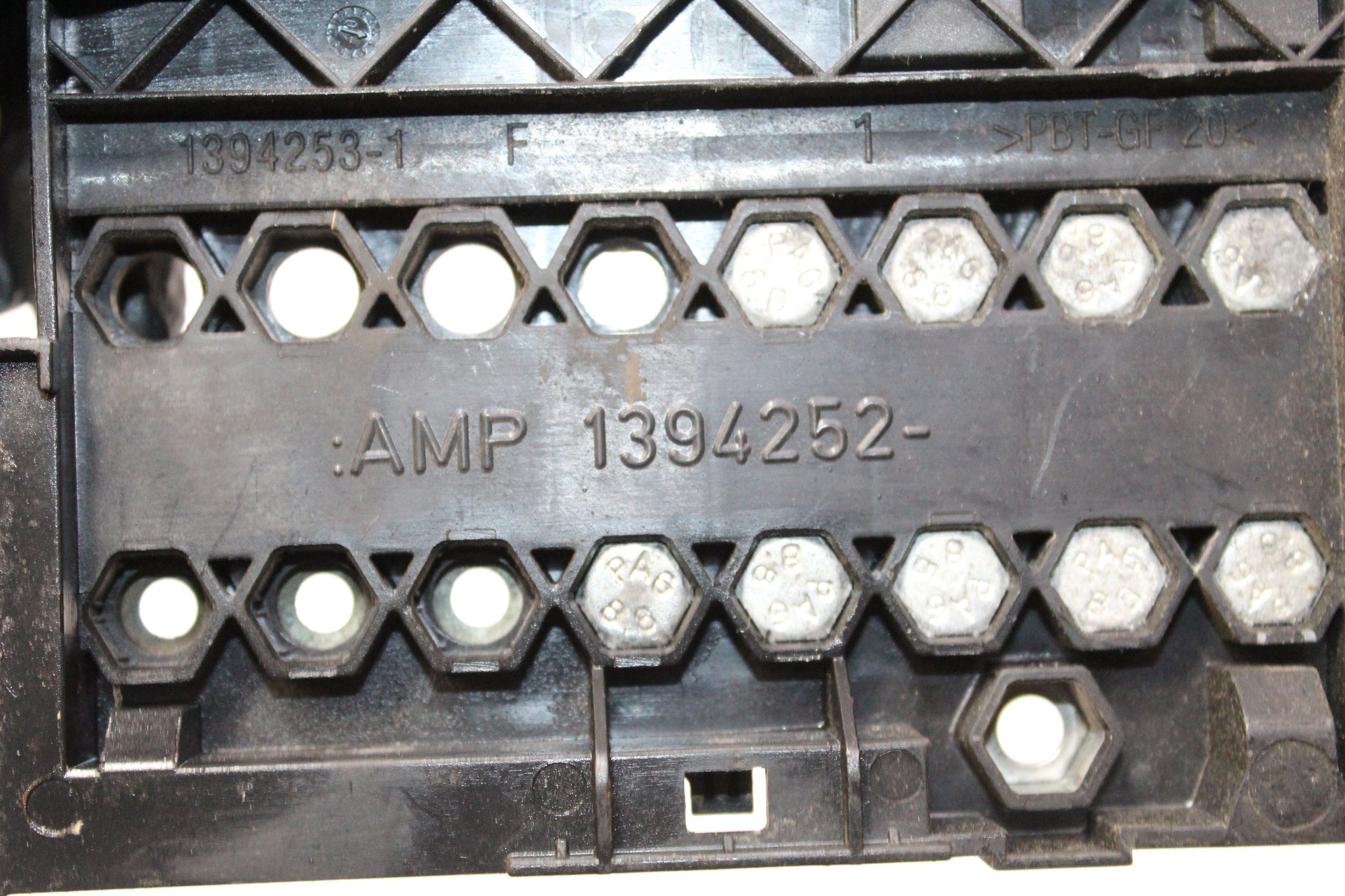 2008 FORD FIESTA 1.4 Fuse Box 1394252