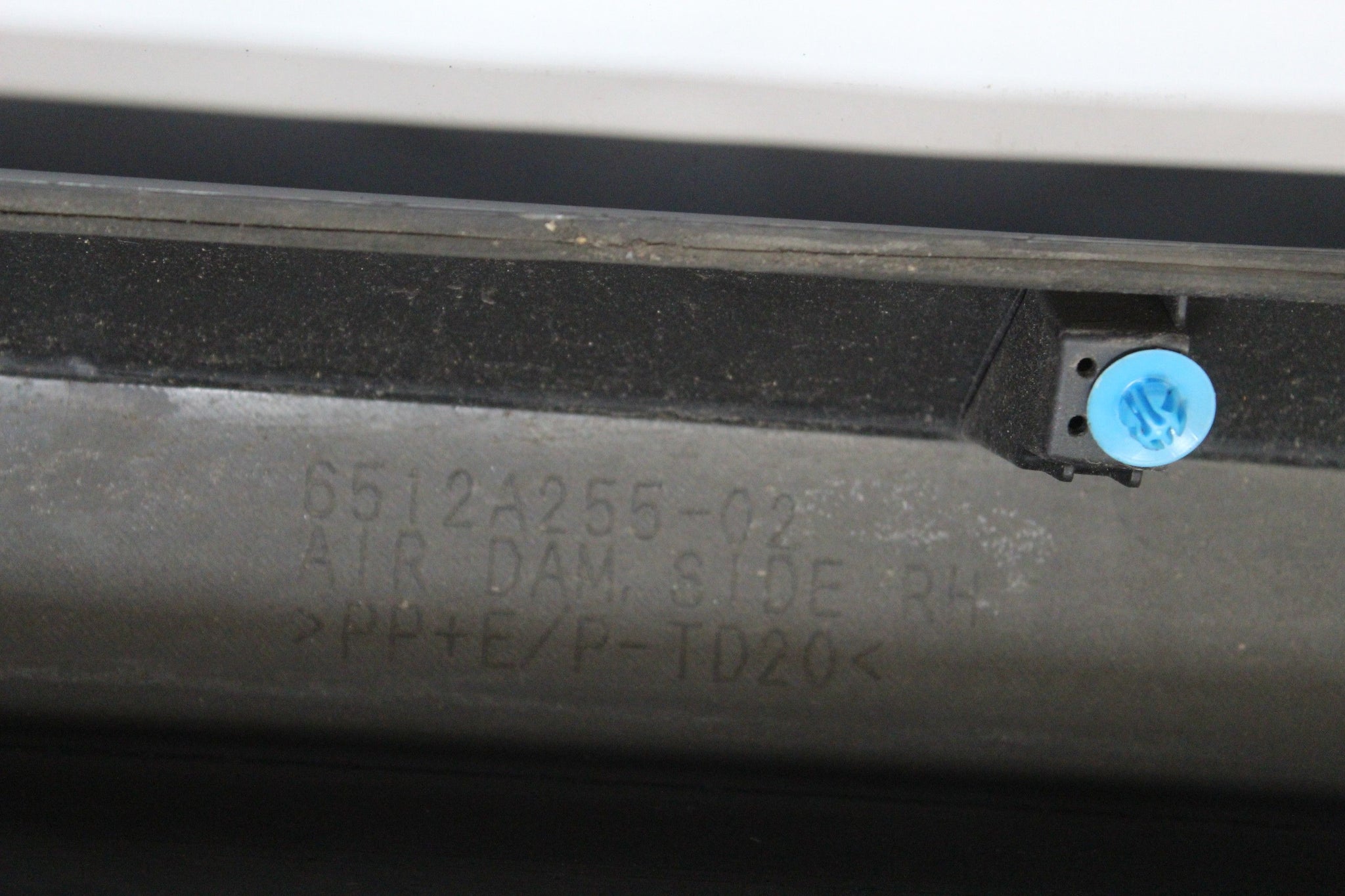 2008 Mitsubishi Outlander Right Side Skirt Sill 6512A255-02