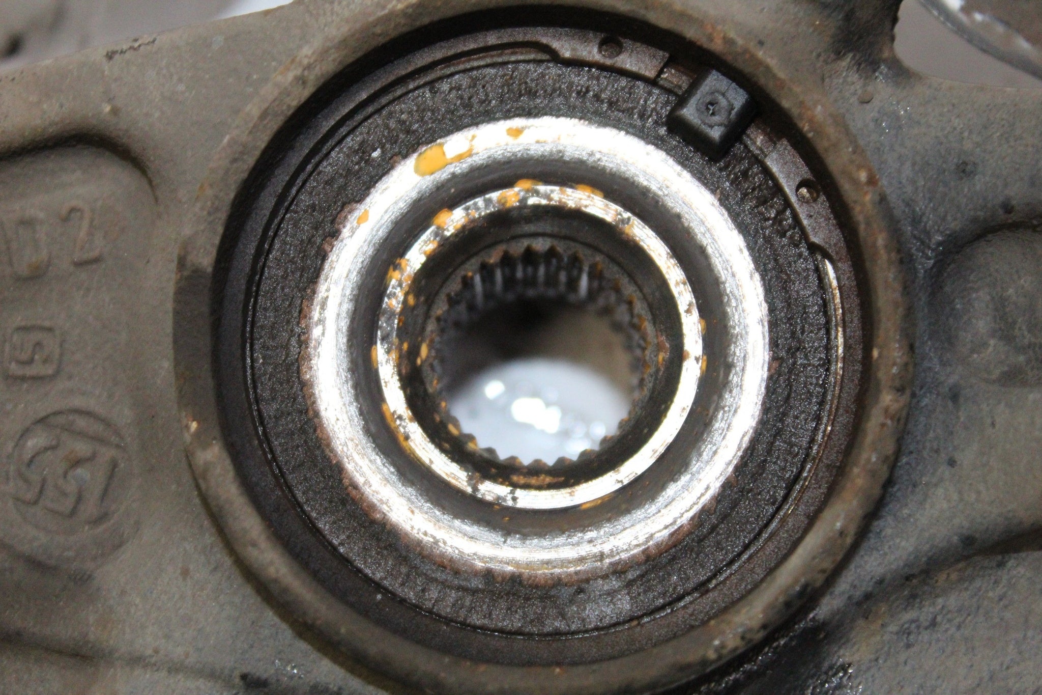 2015 CITROEN C4 1.6 Left side Front Wheel Hub