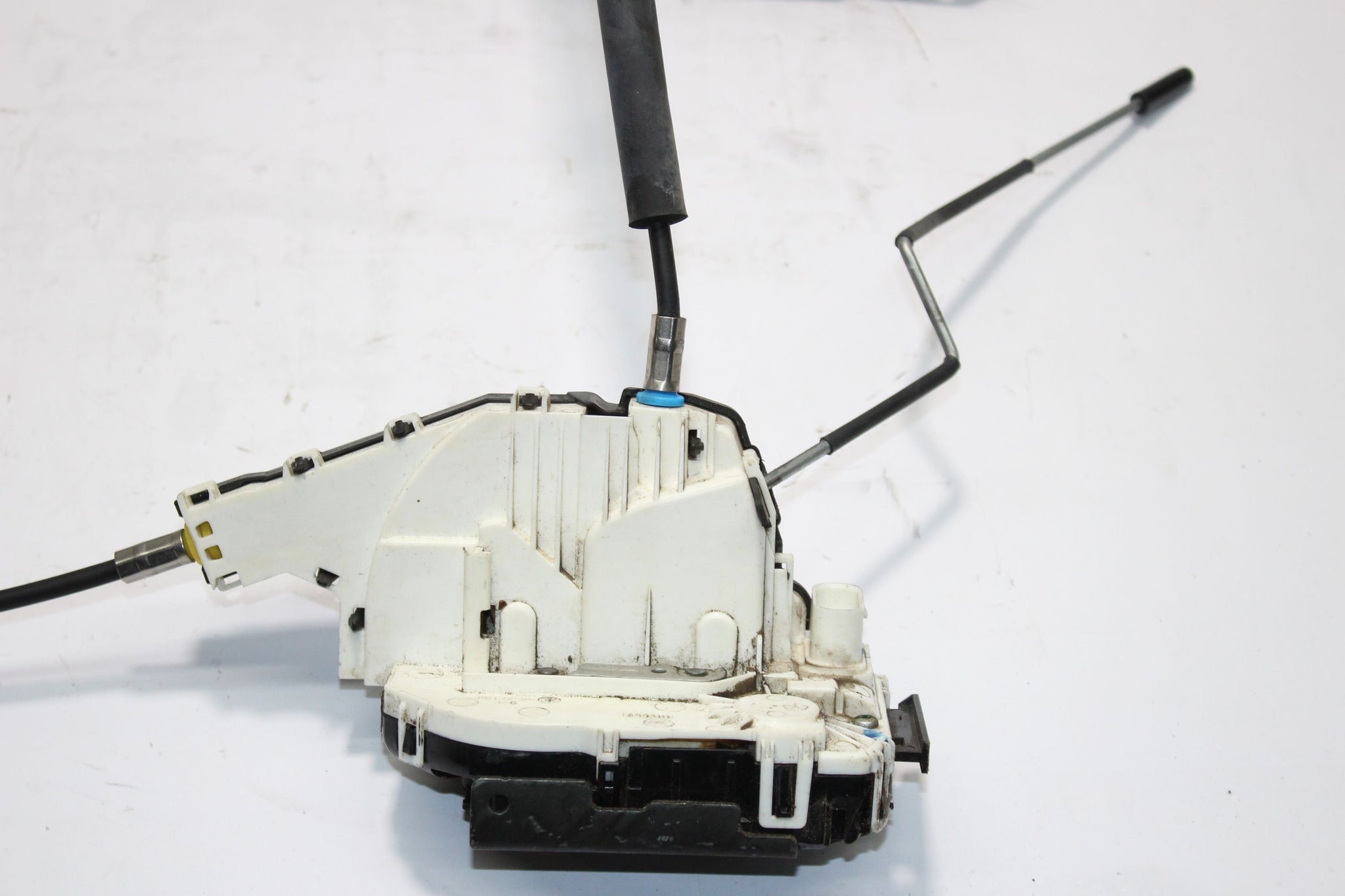 2017 MASERATI GHIBLI Left side Front Door Lock 670100891