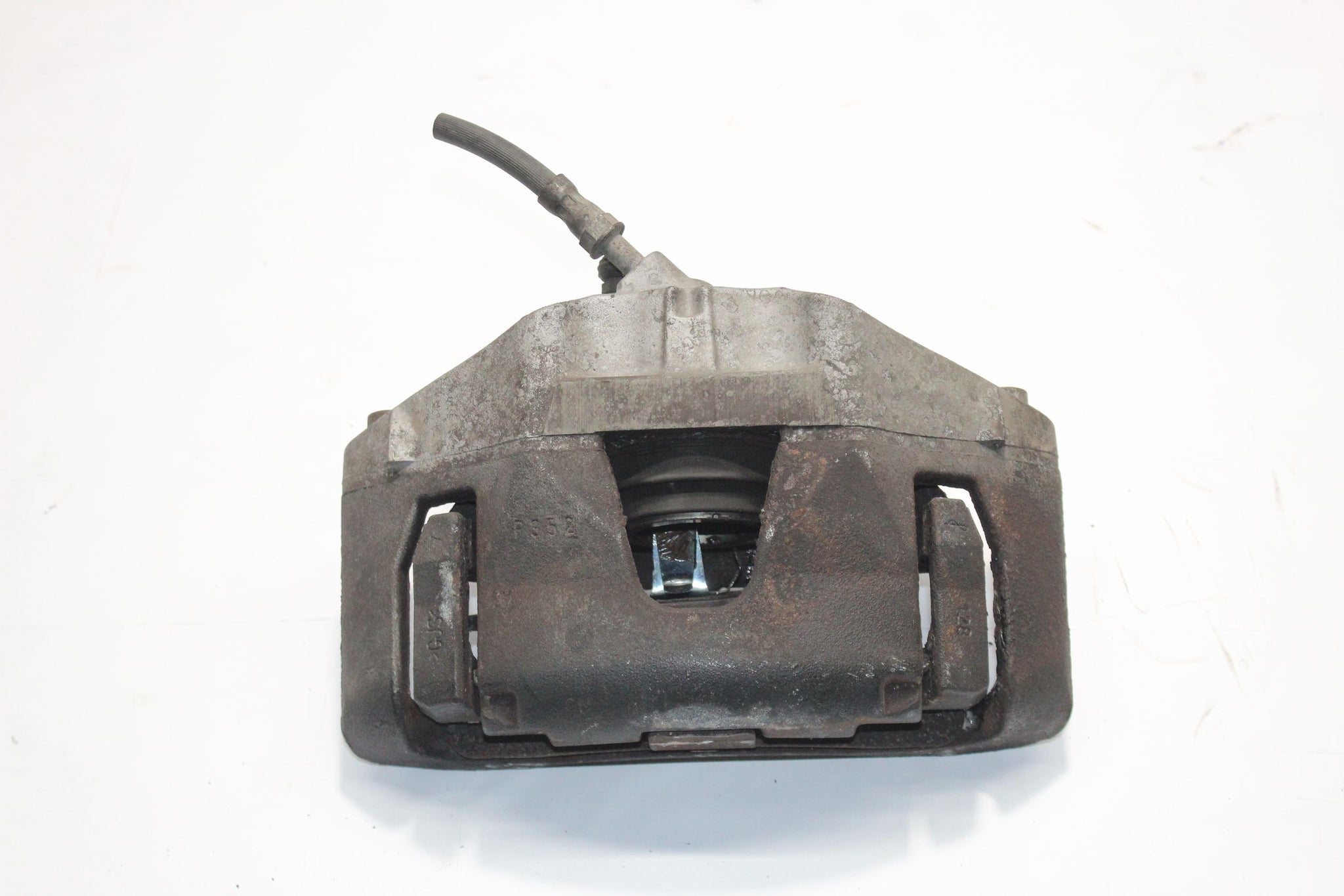 2013 VOLVO V40 2.0 RIGHT SIDE FRONT BRAKE CALIPER