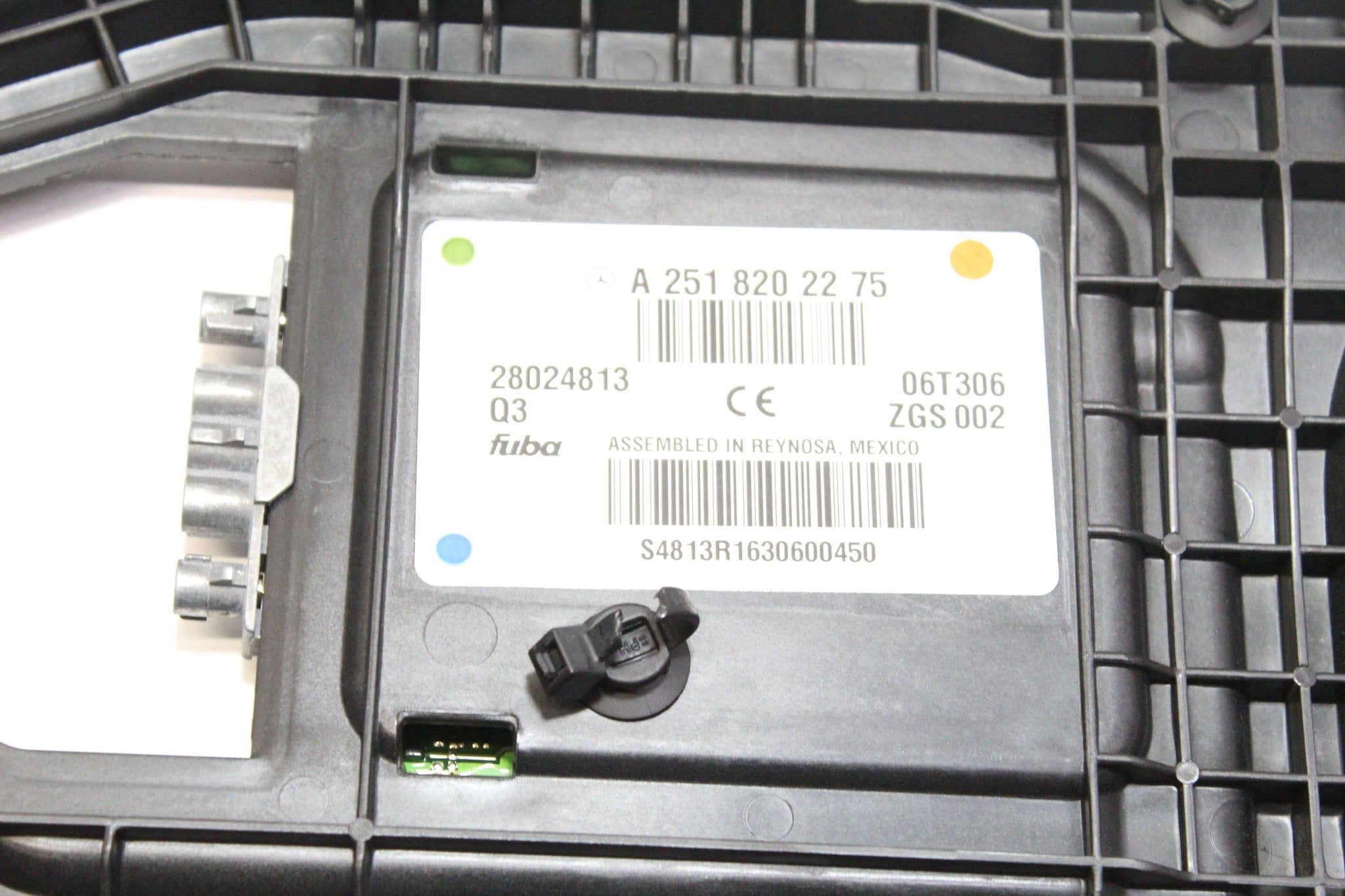 2007 Mercedes R Class W251 Roof Aerial Antenna Amplifier A2518202275