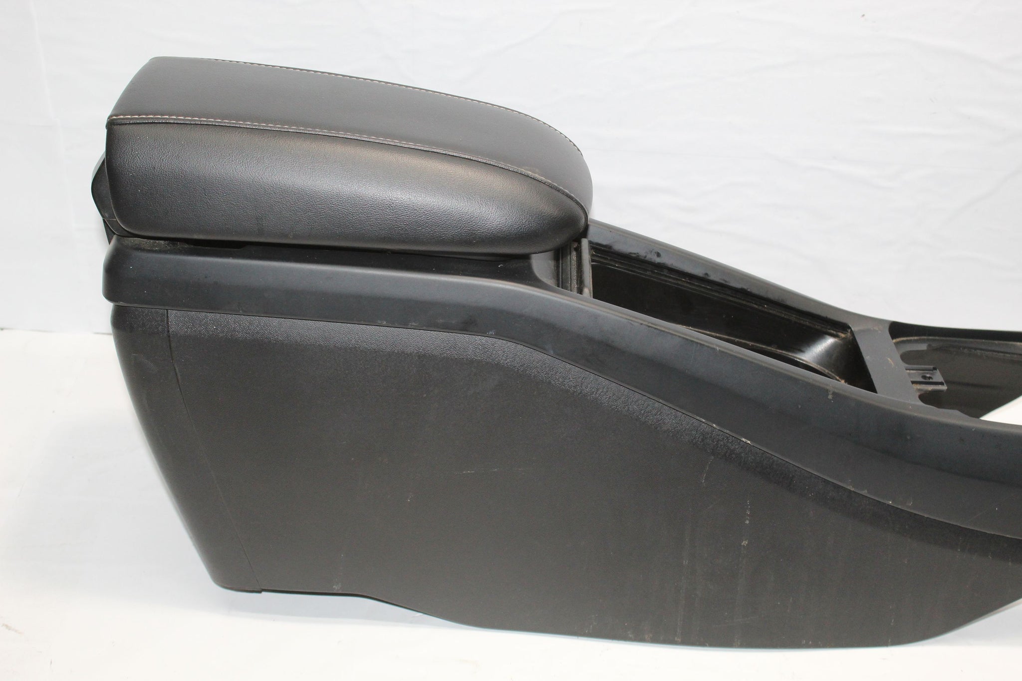 2015 VOLVO V40 Centre Console Armrest