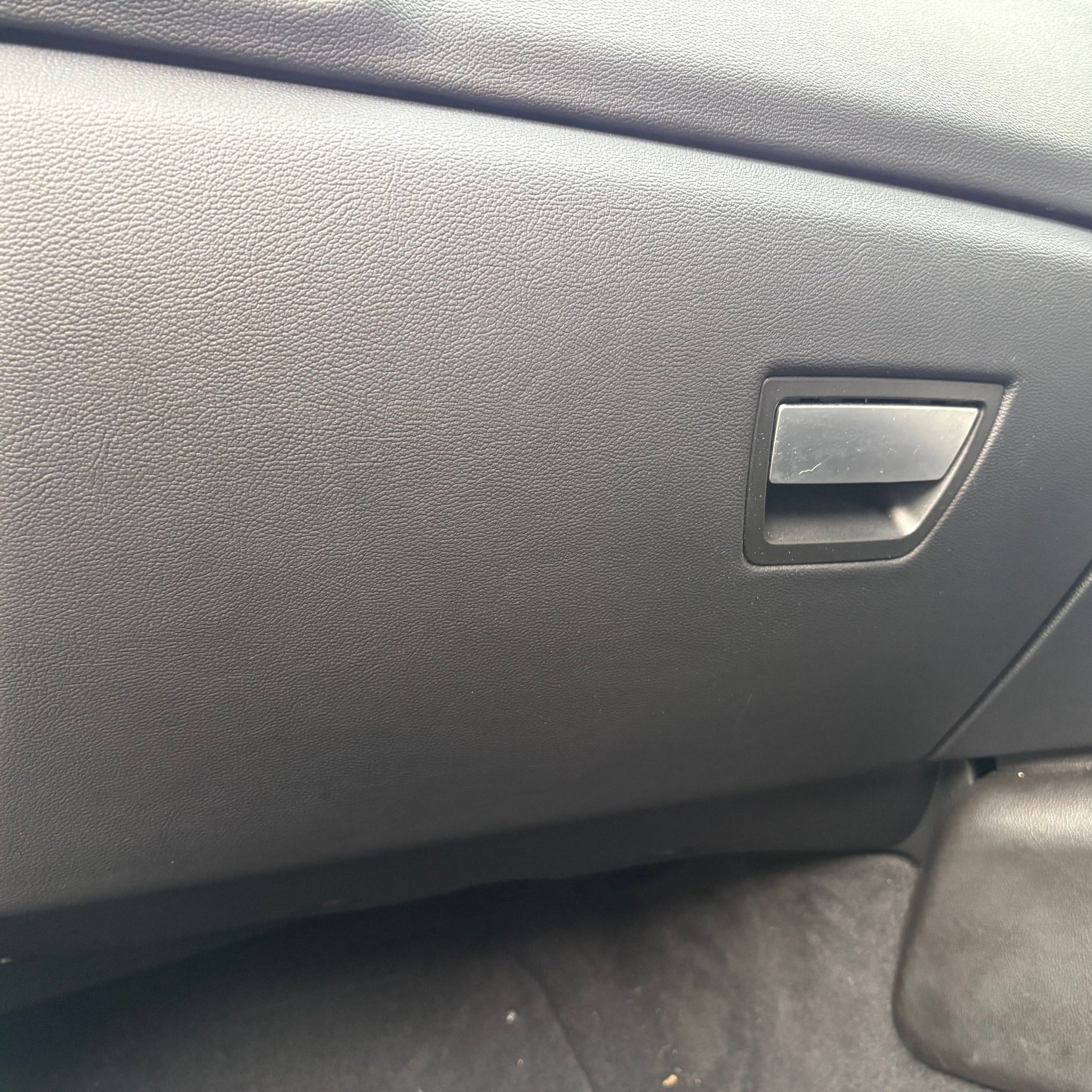 2017 MASERATI GHIBLI GLOVE BOX