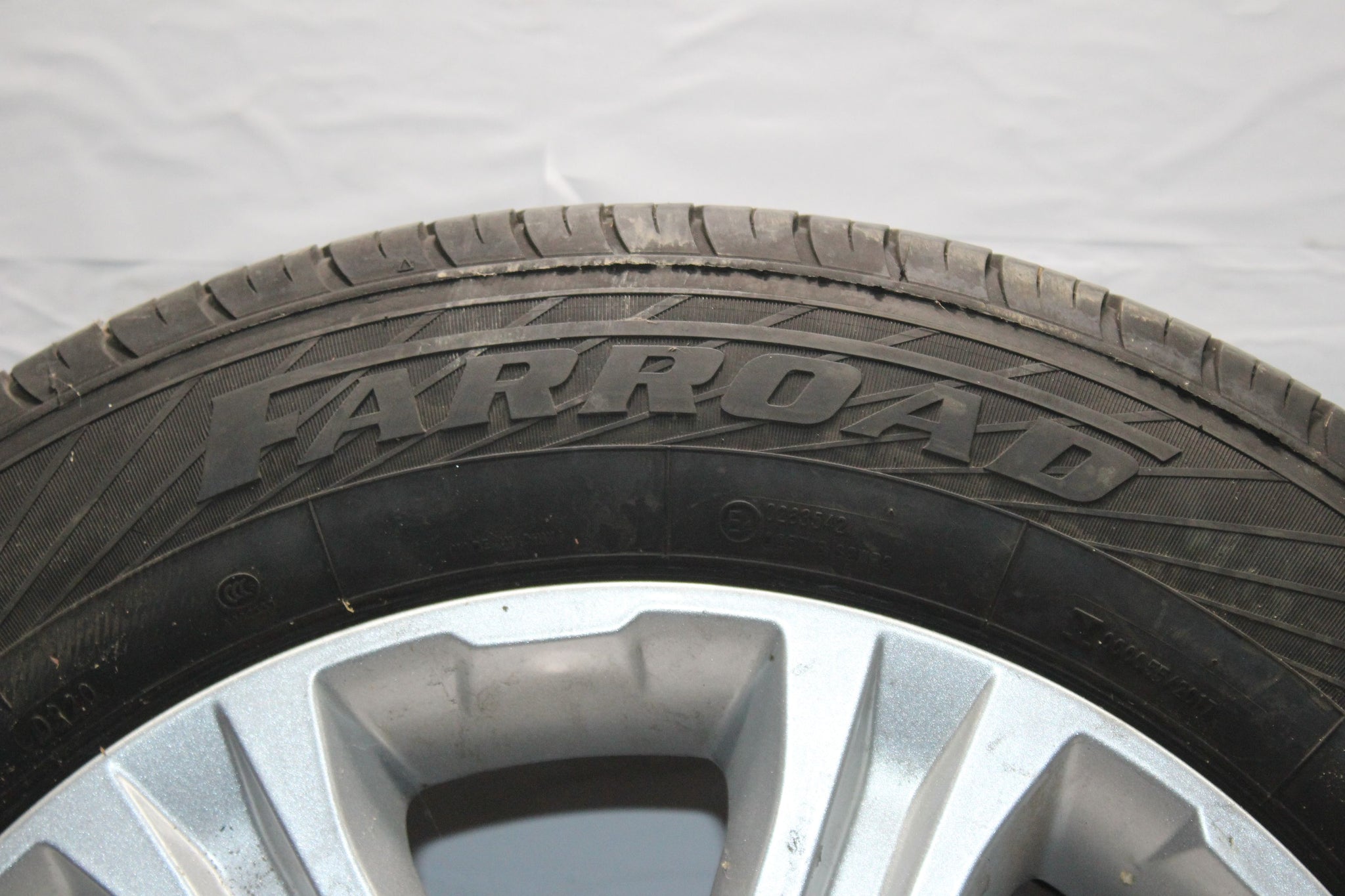 2016 RANGE ROVER EVOQUE Alloy Wheel with Tyre 235 / 60 R18 4.1MM