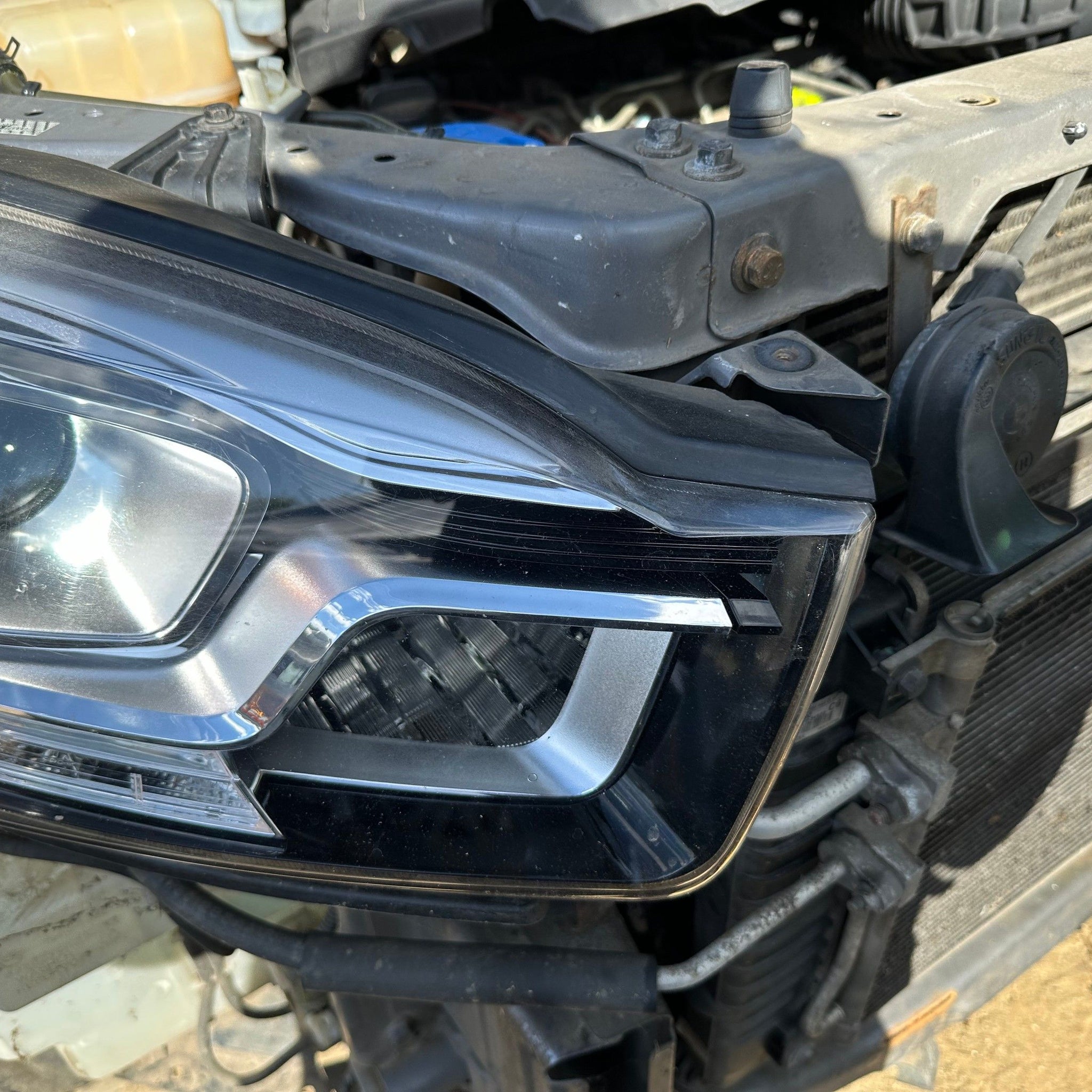 2013 SSANYONG KORANDO RIGHT SIDE FRONT HEADLIGHT