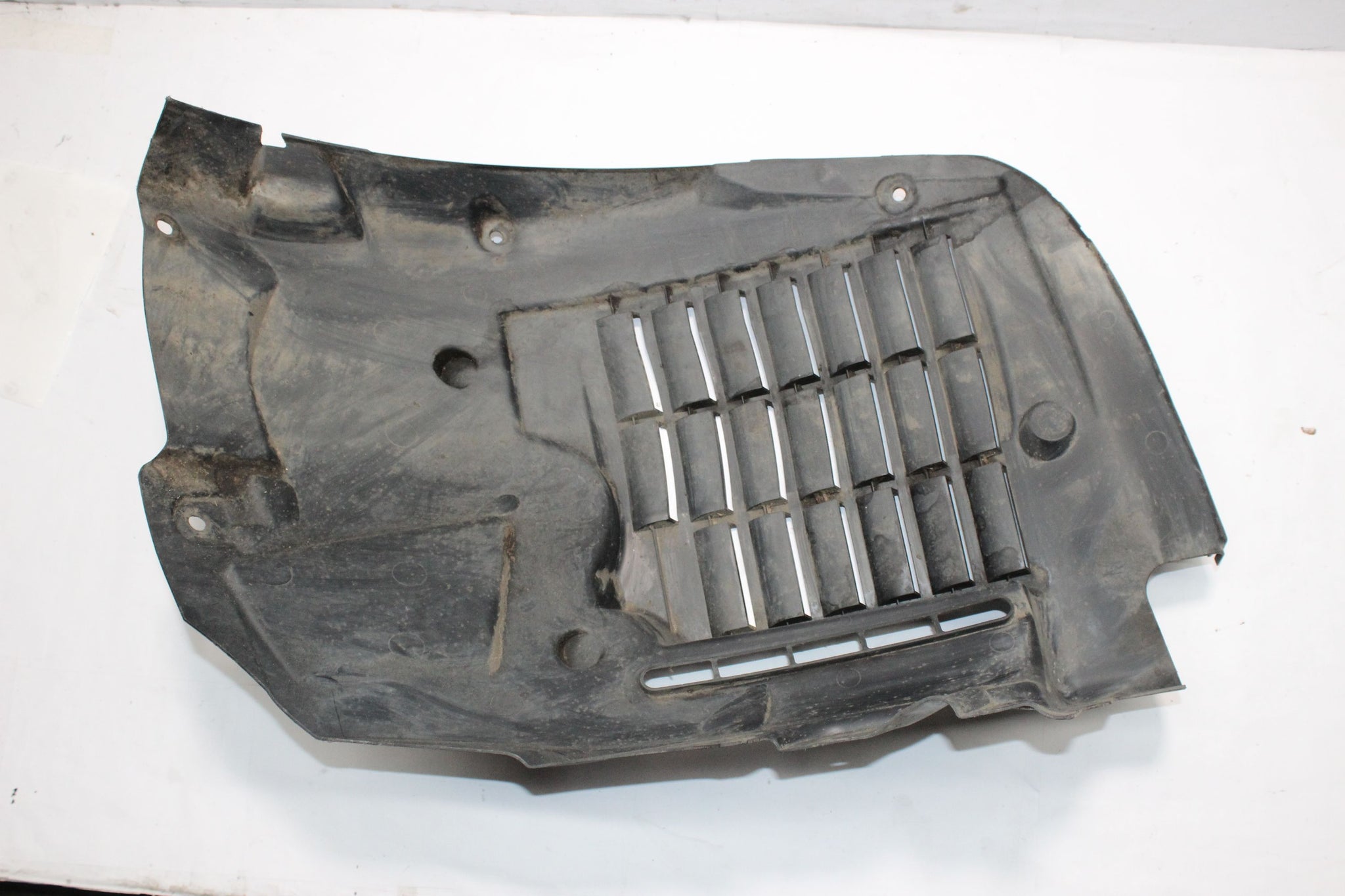 2014 RANGE ROVER VOGUE L405 Right side Front Splash Guard CPLA-16A573-AA