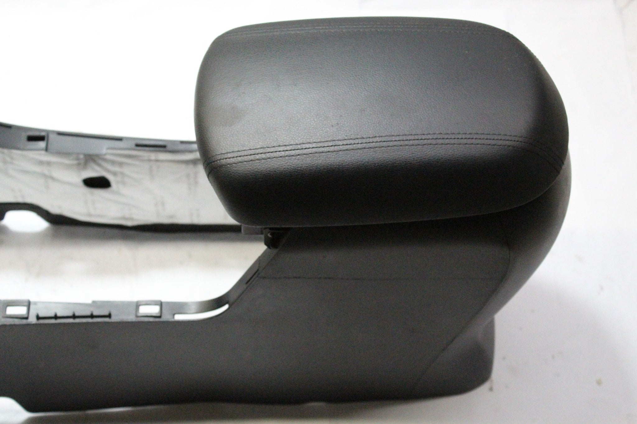 2014 KIA SPORTAGE Dashboard Centre Console with Armrest