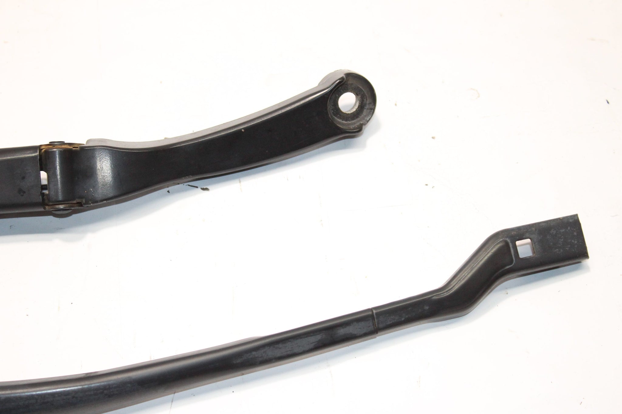 2016 MASERATI GHIBLI Wiper Arm Pair 670001643 670007622