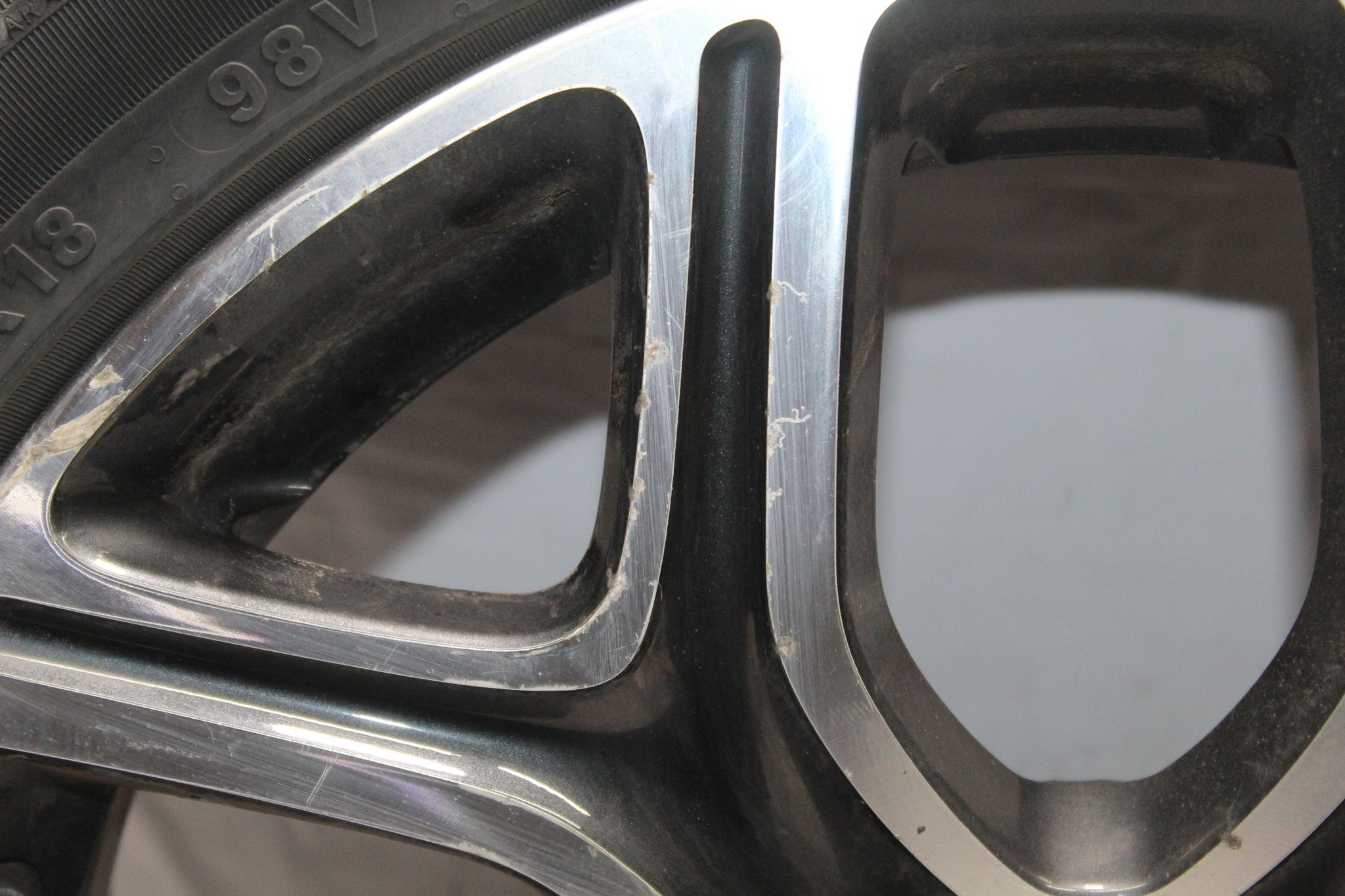 2014 MITSUBISHI OUTLANDER MK3 225 / 55 R18 5.9MM