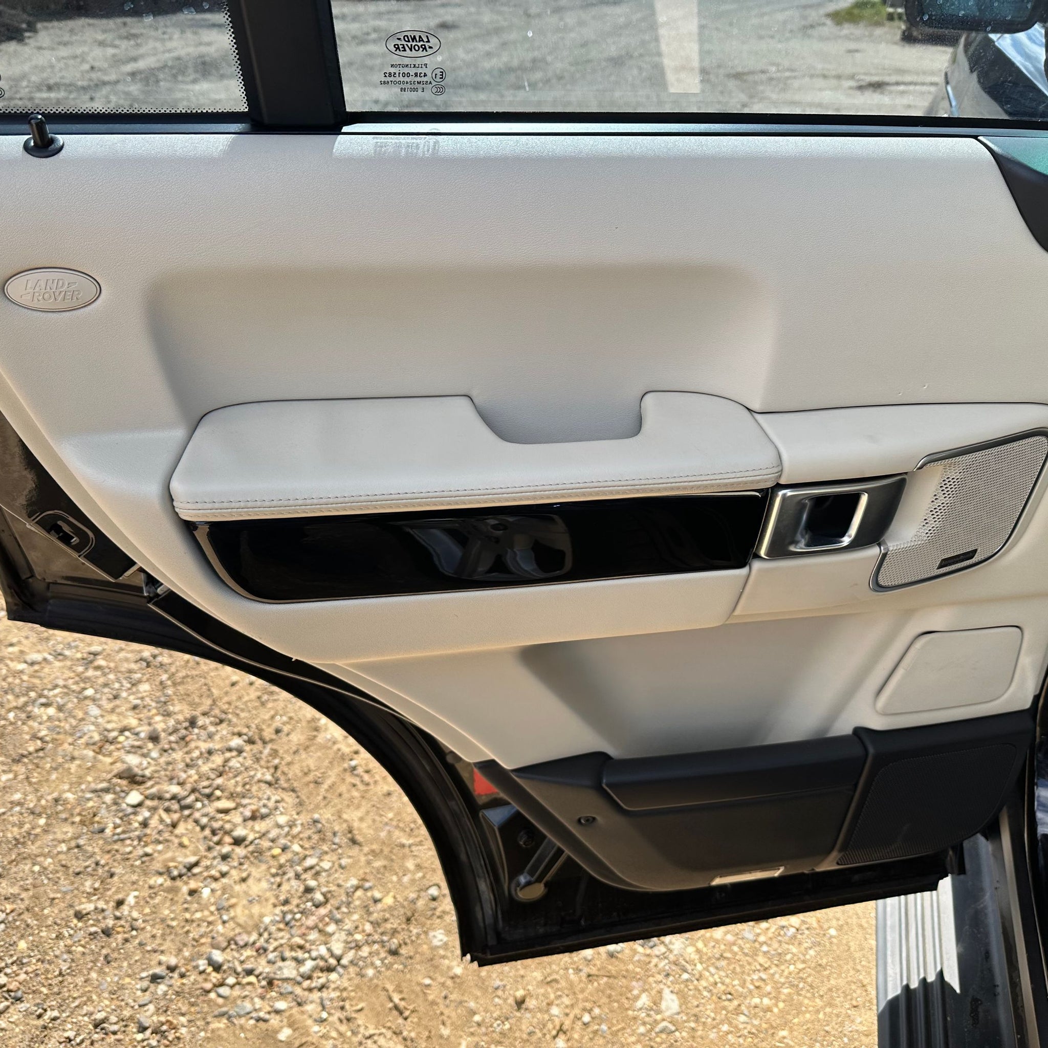2011 RANGE ROVER VOGUE L322 PASSENGER SIDE REAR COMPLETE DOOR SANTORINI BLACK