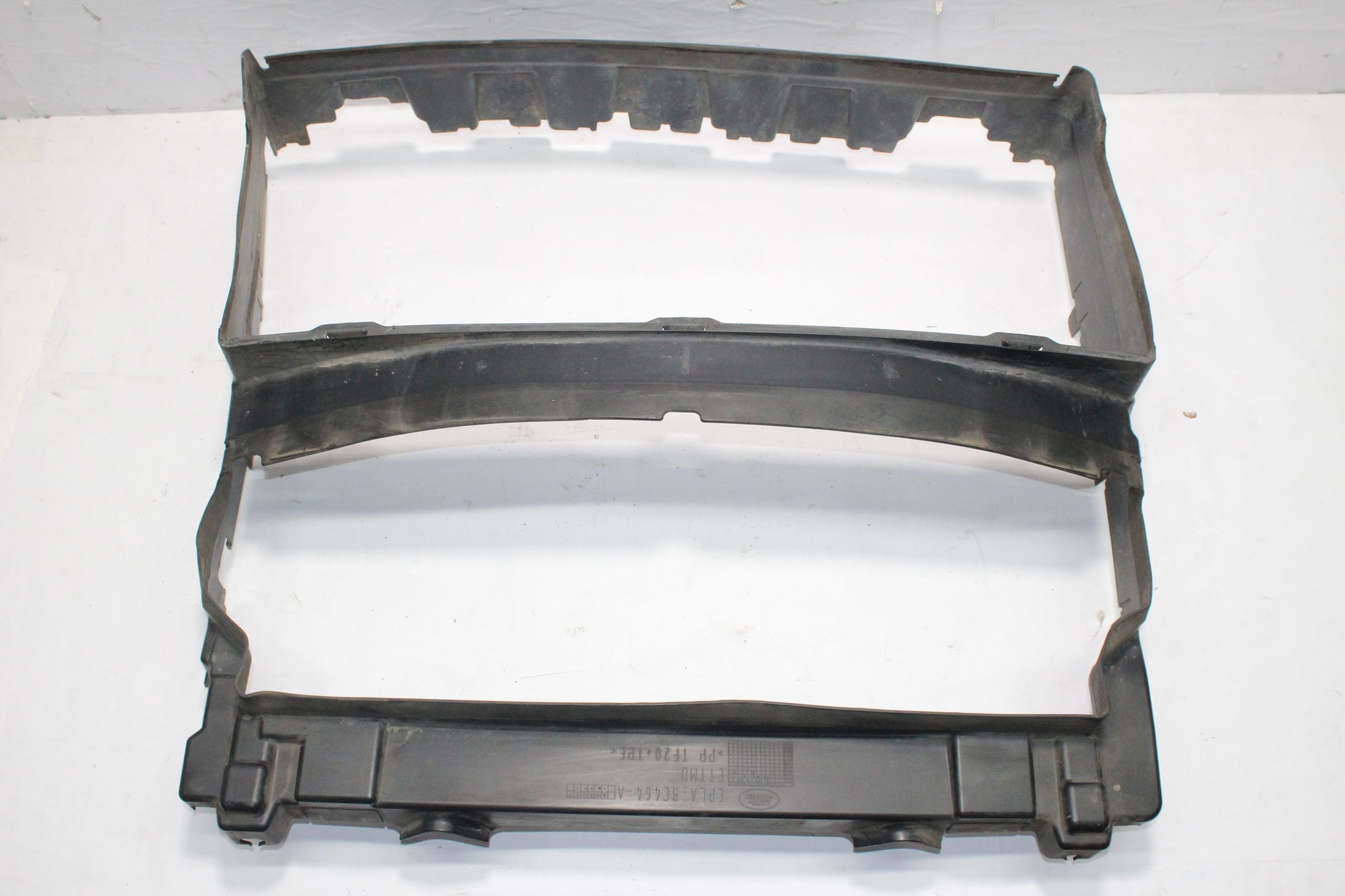 2014 RANGE ROVER VOGUE L405 Radiator Air Intake Guide Panel CPLA-8C464-A
