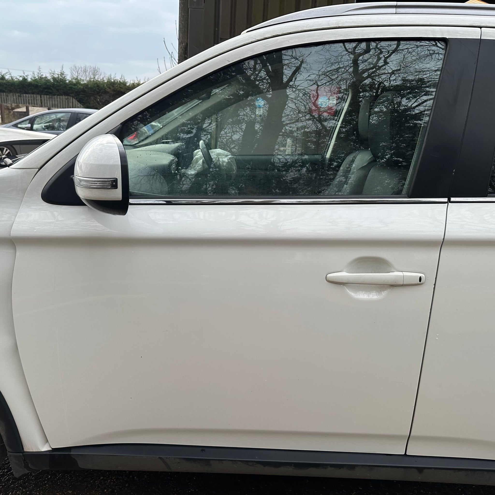 2014 MITSUBISHI OUTLANDER MK3 PASSENGER SIDE FRONT COMPLETE DOOR