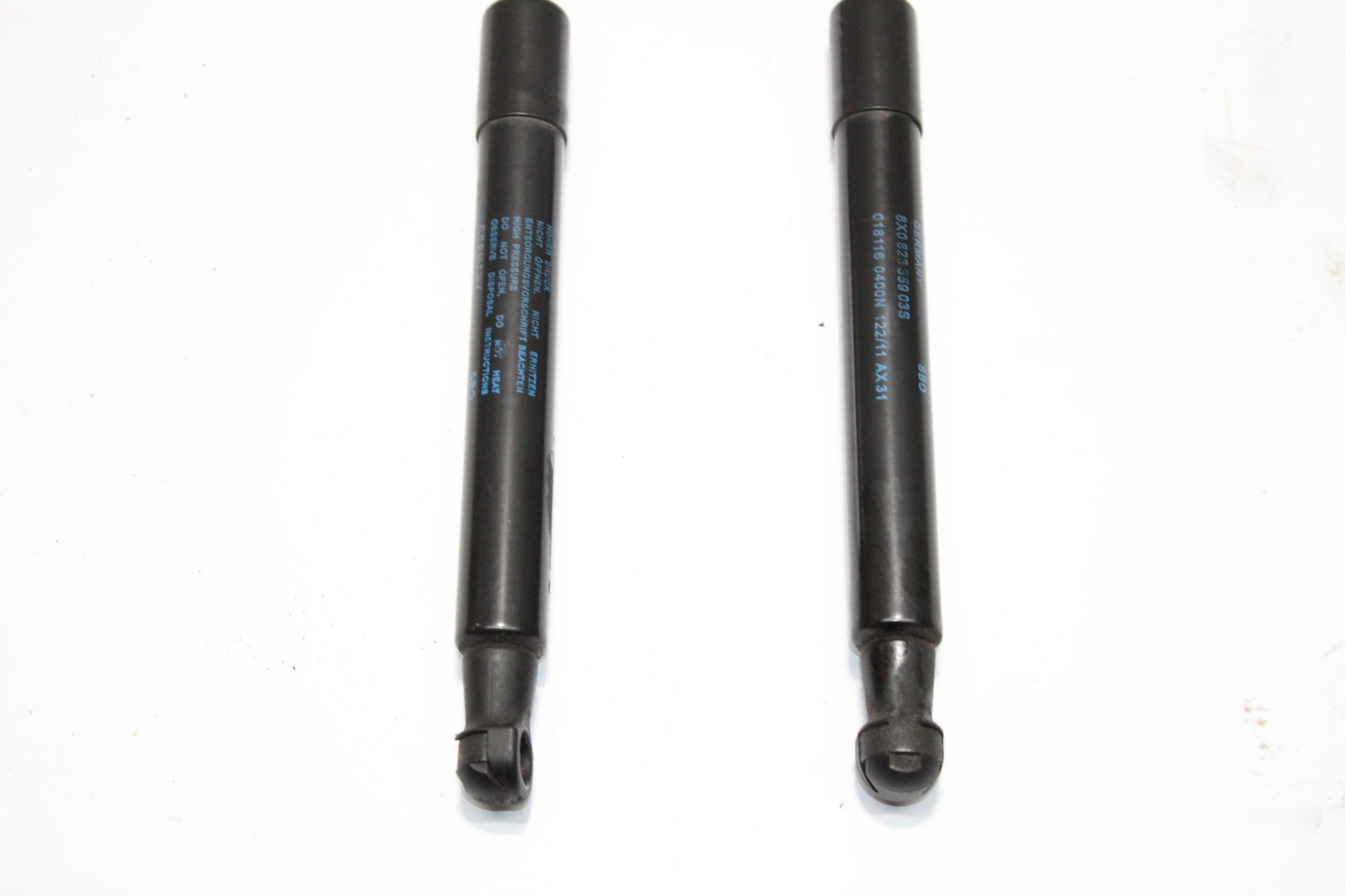 2011 AUDI A1 Tailgate Strut Pair 8X082335903s